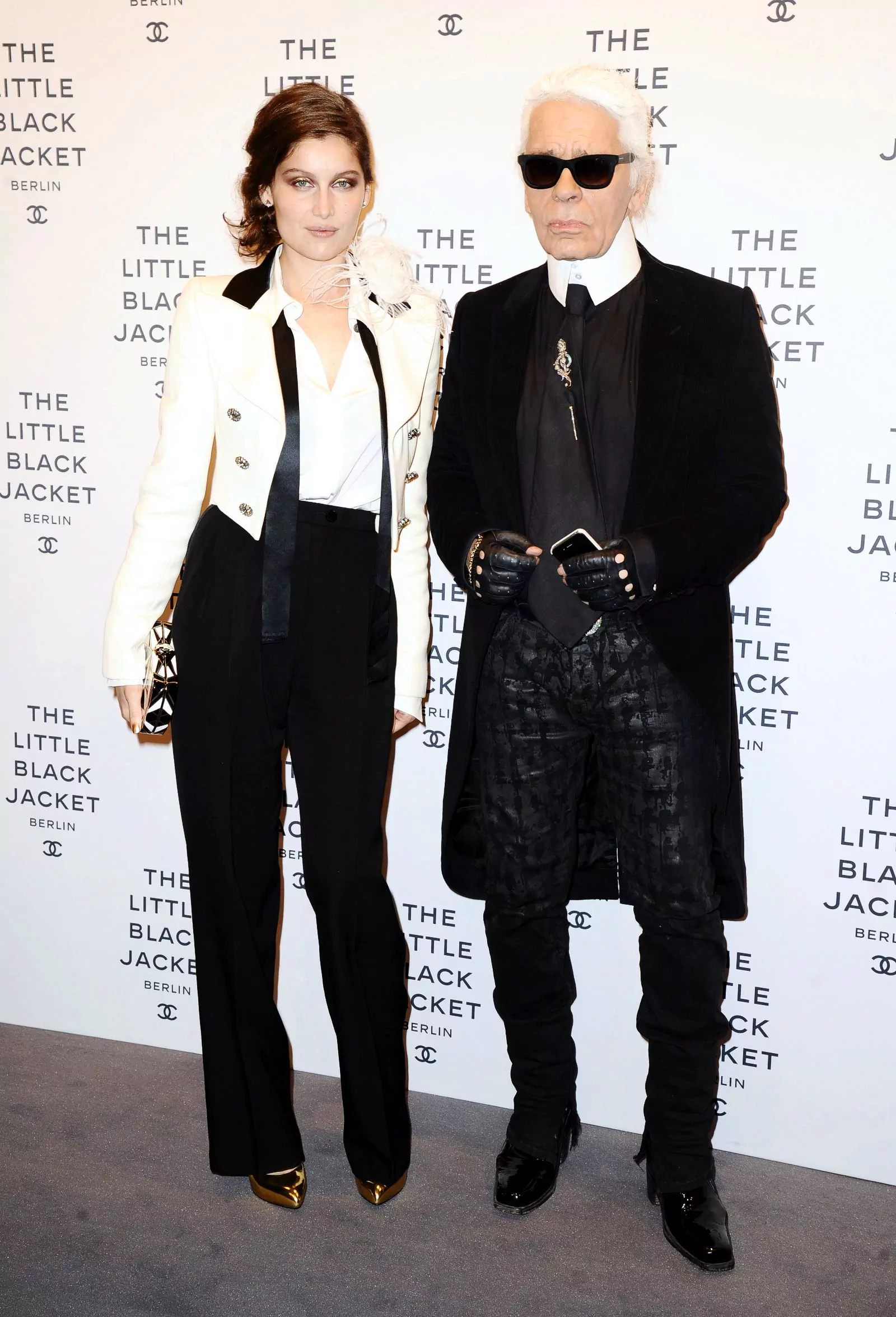 Летиция Каста и Карл Лагерфельд на открытии выставки Chanel: The Little Black Jacket в Берлине, 20 ноября 2012 г.