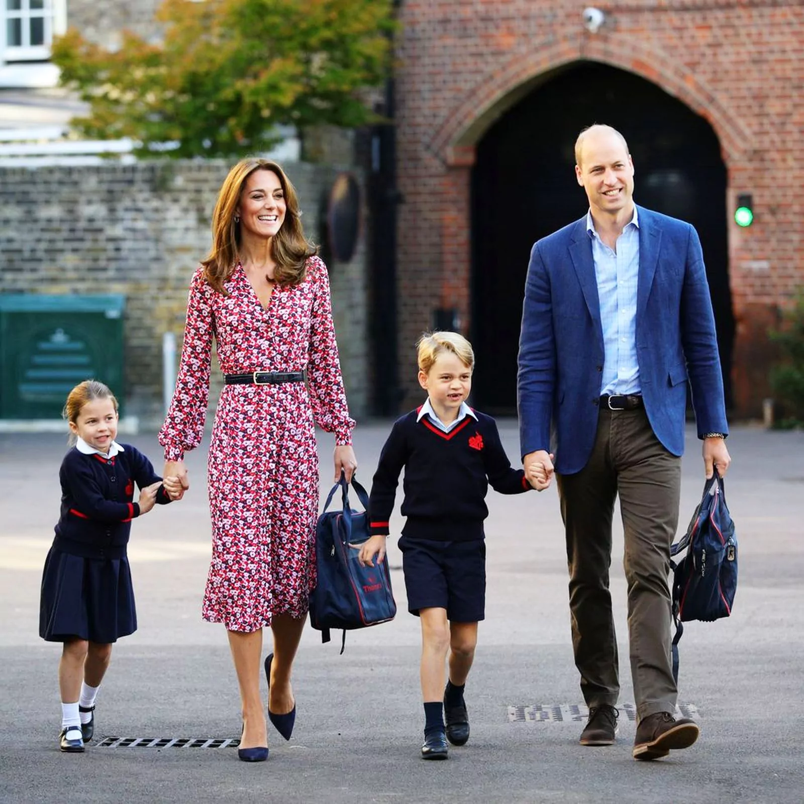 Принц Джордж и принцесса Шарлотта с родителями прибыли на первый учебный день в школу Thomas's Battersea в Лондоне, 5 сентября 2019 г.