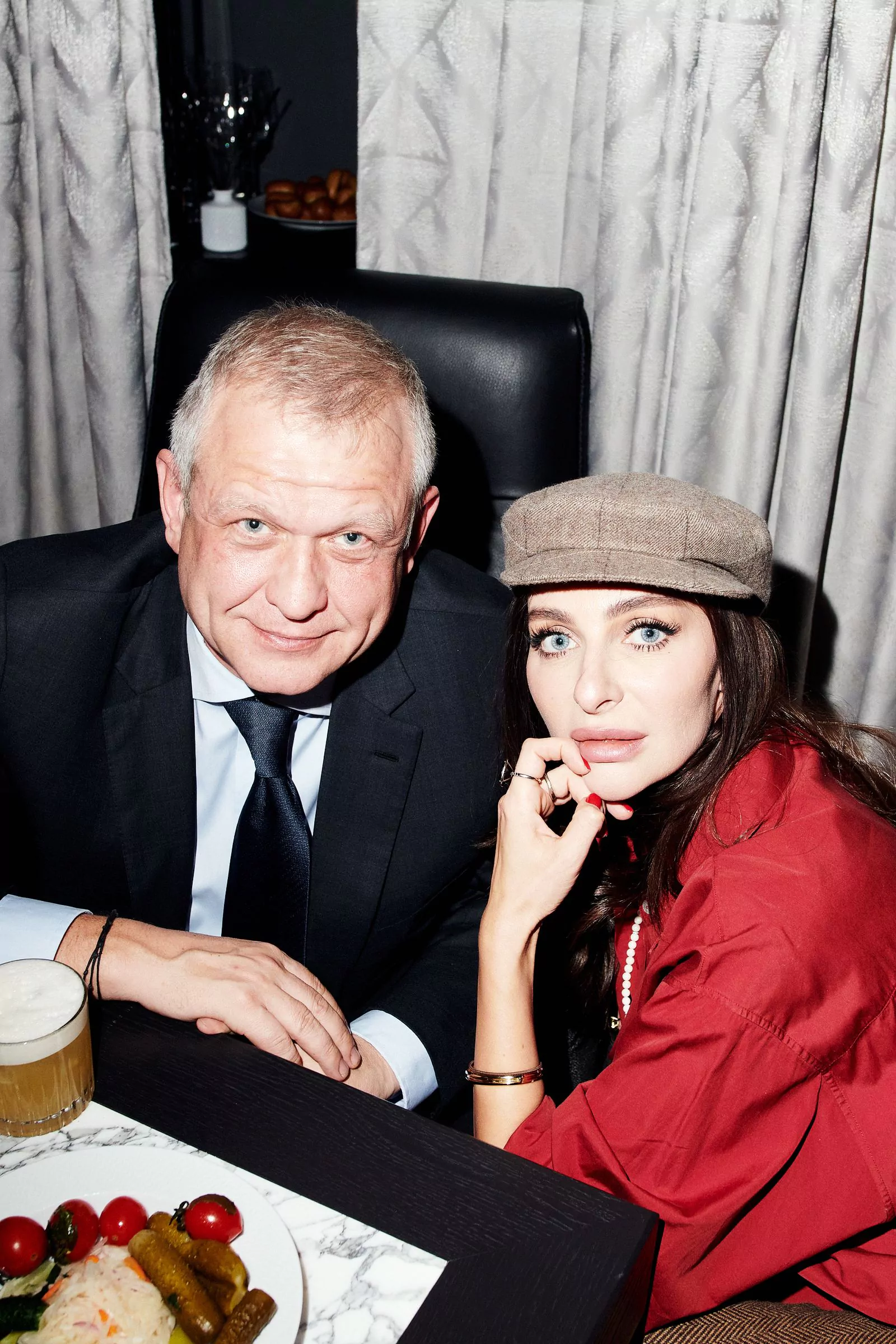 Сергей Капков и Екатерина Варнава на сигарной вечеринке, 1 декабря 2022 г.