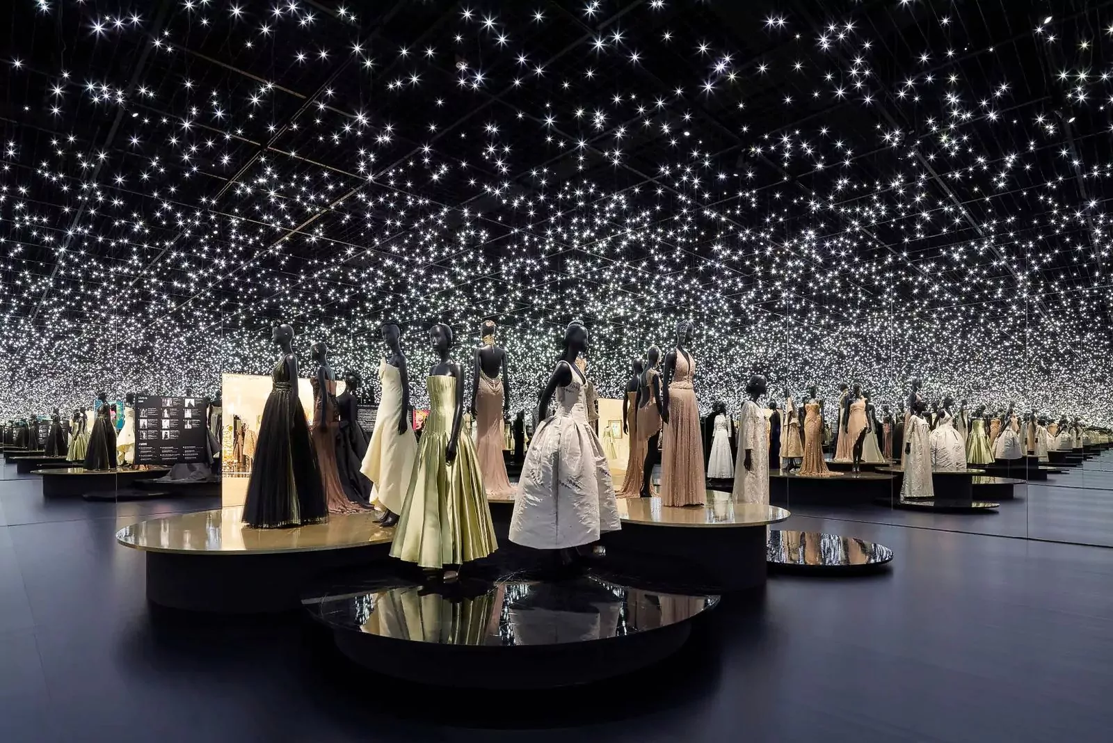 Выставка «Кристиан Диор: Дизайнер мечты» в Музее современного искусства в Токио, фото 1