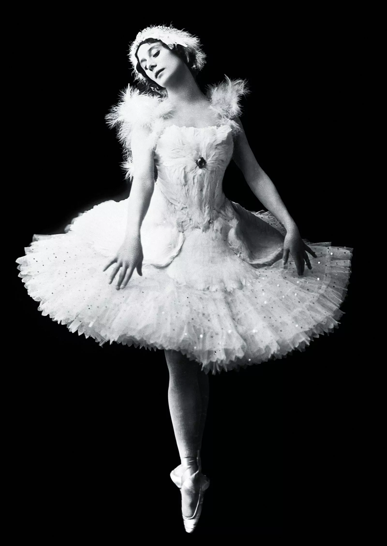 Анна Павлова в роли белого лебедя в балете «Лебединое озеро», 1907 г.