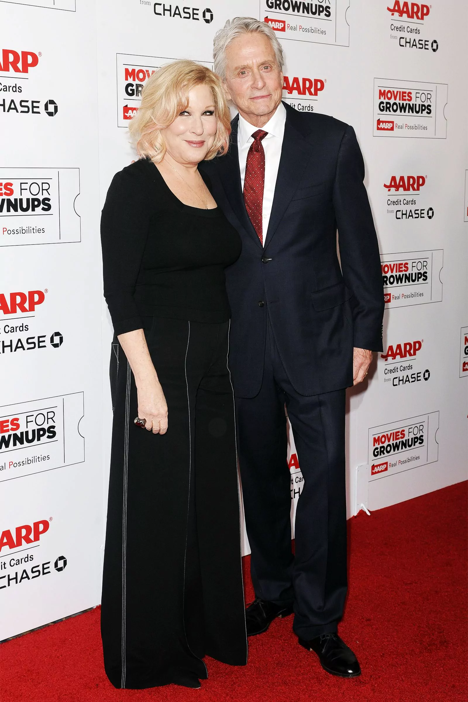 Бетт Мидлер и Майкл Дуглас на премии AARP Movies for Grownups Awards в Лос-Анджелесе, 8 февраля 2016 г.