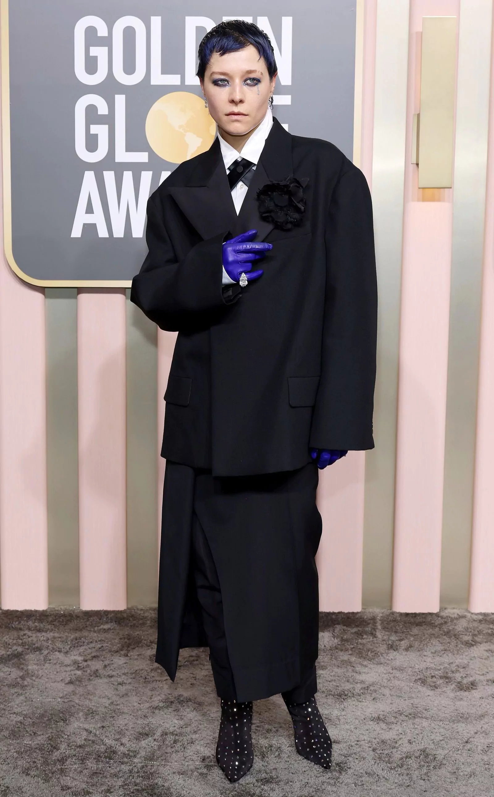 Эмма Д’Арси в Acne Studios на 80-й церемонии вручения премии Golden Globe Awards 2023 в Беверли-Хиллз, 10 января 2023 г.