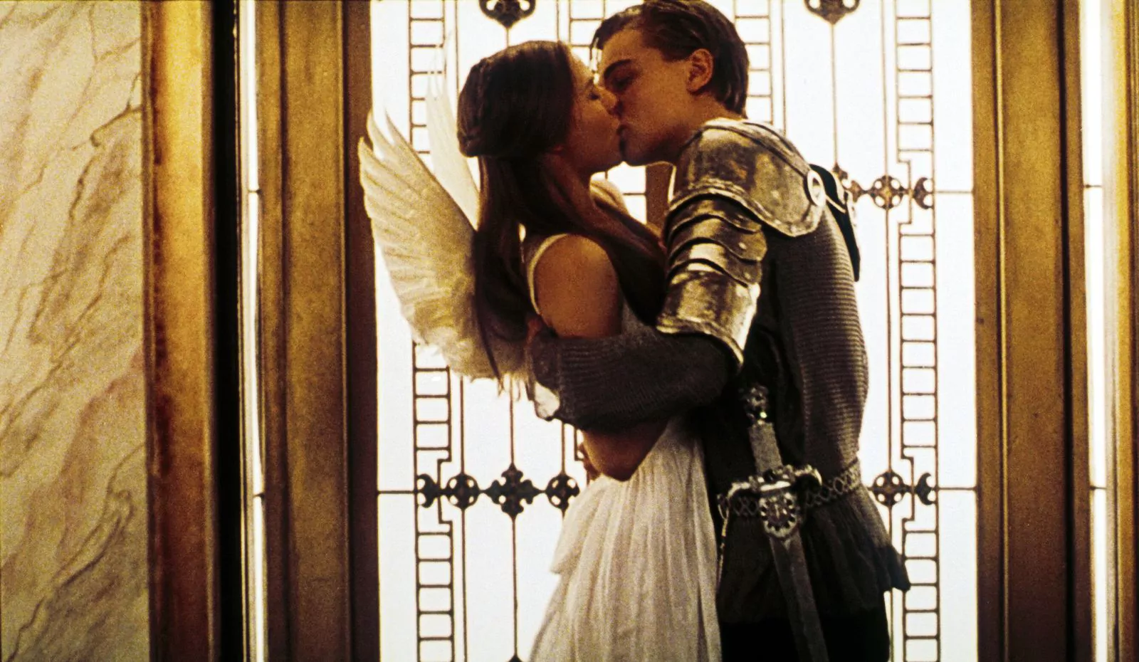 Клэр Дэйнс и Леонардо Ди Каприо в фильме «Ромео и Джульетта», 1996 г.