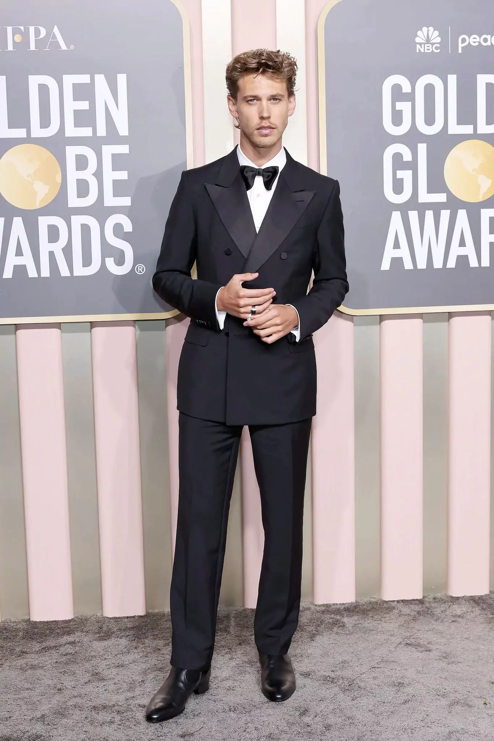 Остин Батлер в Gucci на 80-й церемонии вручения премии Golden Globe Awards 2023 в Беверли-Хиллз, 10 января 2023 г.
