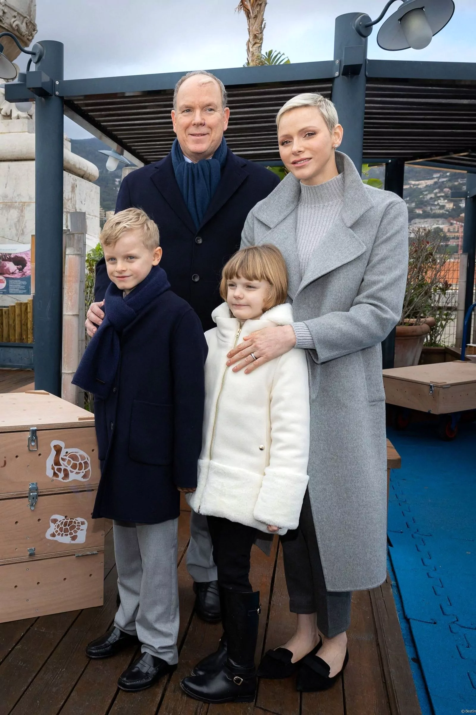 Принц Альбер II, принцесса Шарлен и их дети принц Жак и принцесса Габриэлла посещают Океанографический музей Монако, 10 декабря 2022 г.