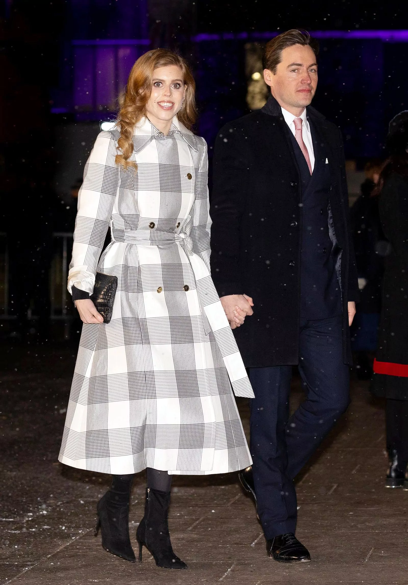 Принцесса Беатриса Йоркская с мужем Эдоардо Мапелли Моцци на рождественской службе в Вестминстерском аббатстве в Лондоне, 15 декабря 2022 г.