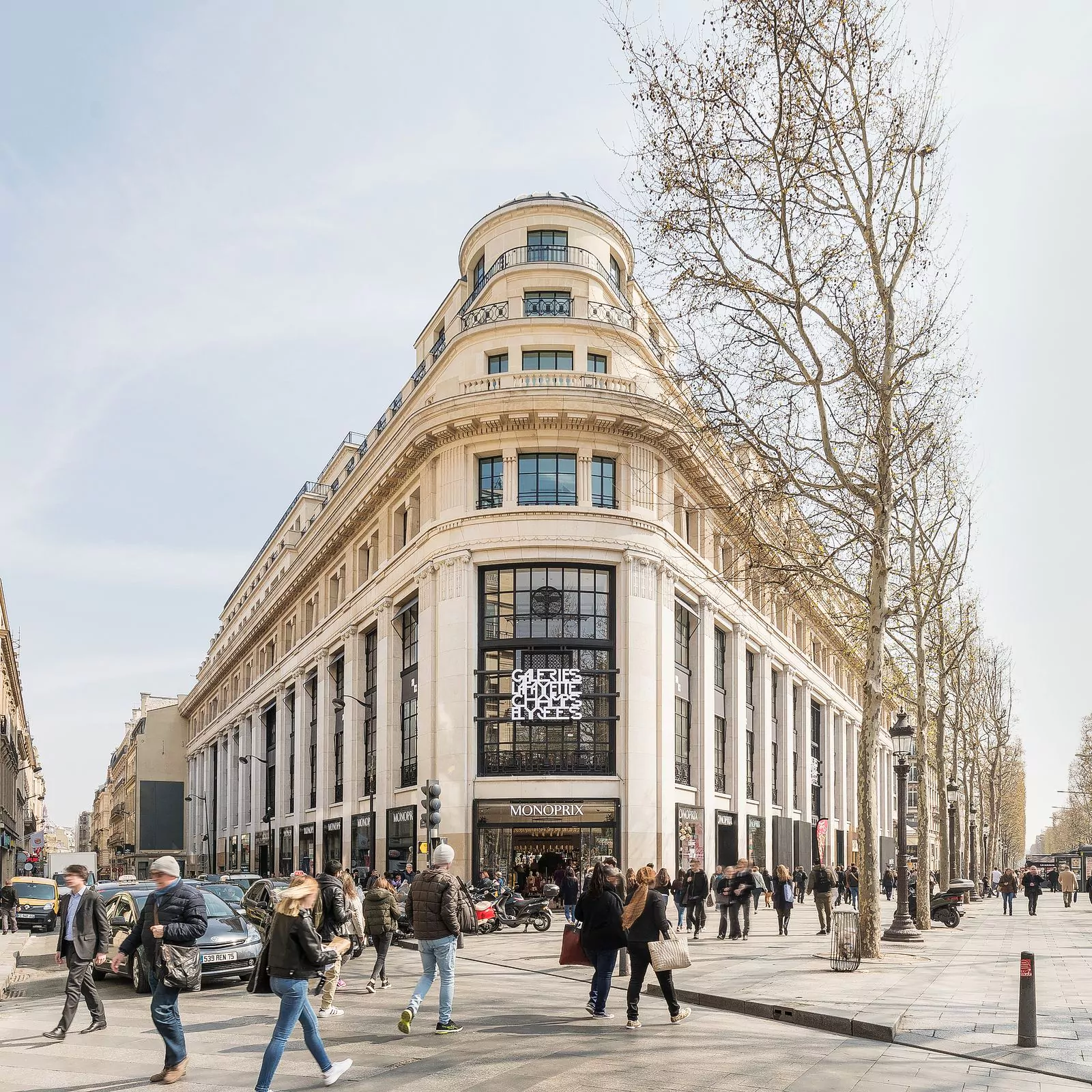 Галерея Lafayette Champs-Elysees Галерея Lafayette Champs-Elysees на Елисейских полях