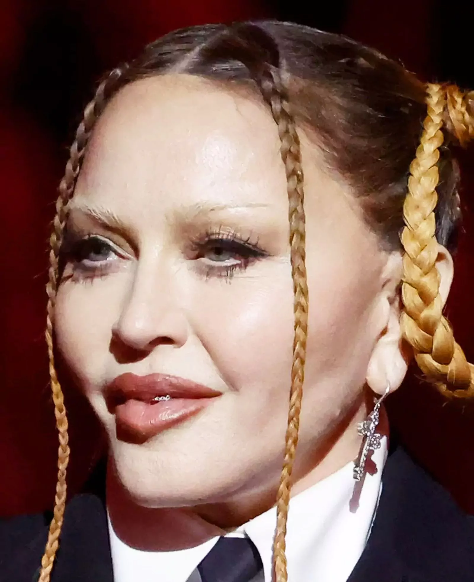 Мадонна на церемонии вручения премии «Грэмми» 2023 в Лос-Анджелесе, 5 февраля 2023 г., фото 6