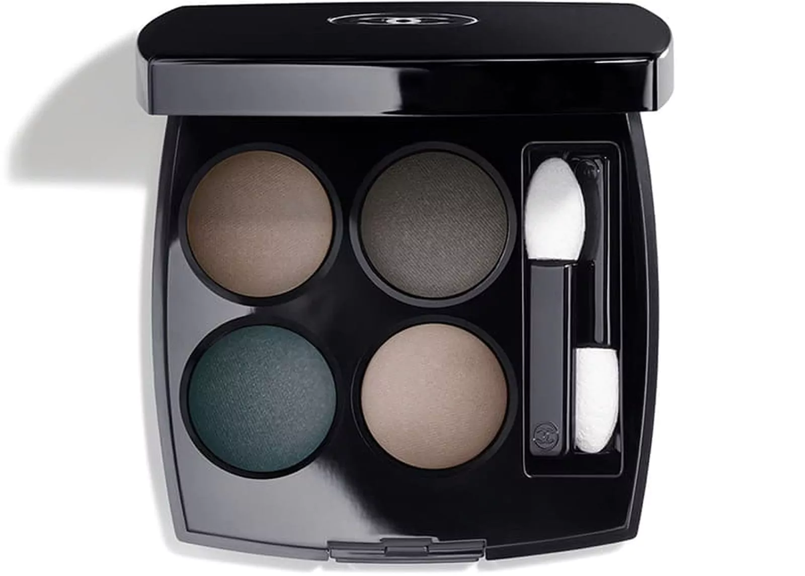 Chanel, палитра теней для век Les 4 Ombres, оттенок 324 Blurry Blue Chanel, палитра теней для век Les 4 Ombres, оттенок 324 Blurry Blue: голубовато-серый; серо-коричневый; пыльно-синий; розовато-серый