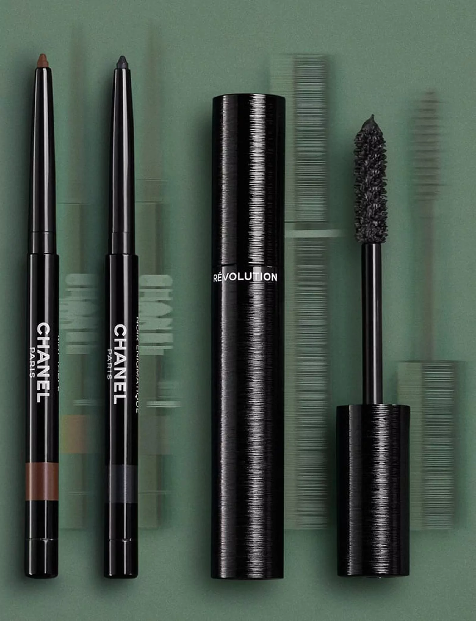 Chanel, водостойкий карандаш для глаз Stylo Yeux Waterproof, оттенки: 32 Mat Taupe, 944 Noir Énigmatique, Le Volume Révolution De Chanel, оттенок 91 Volcan Chanel Stylo Yeux Waterproof, оттенки: 32 Mat Taupe, 944 Noir Énigmatique, Le Volume Révolution De Chanel, оттенок 91 Volcan