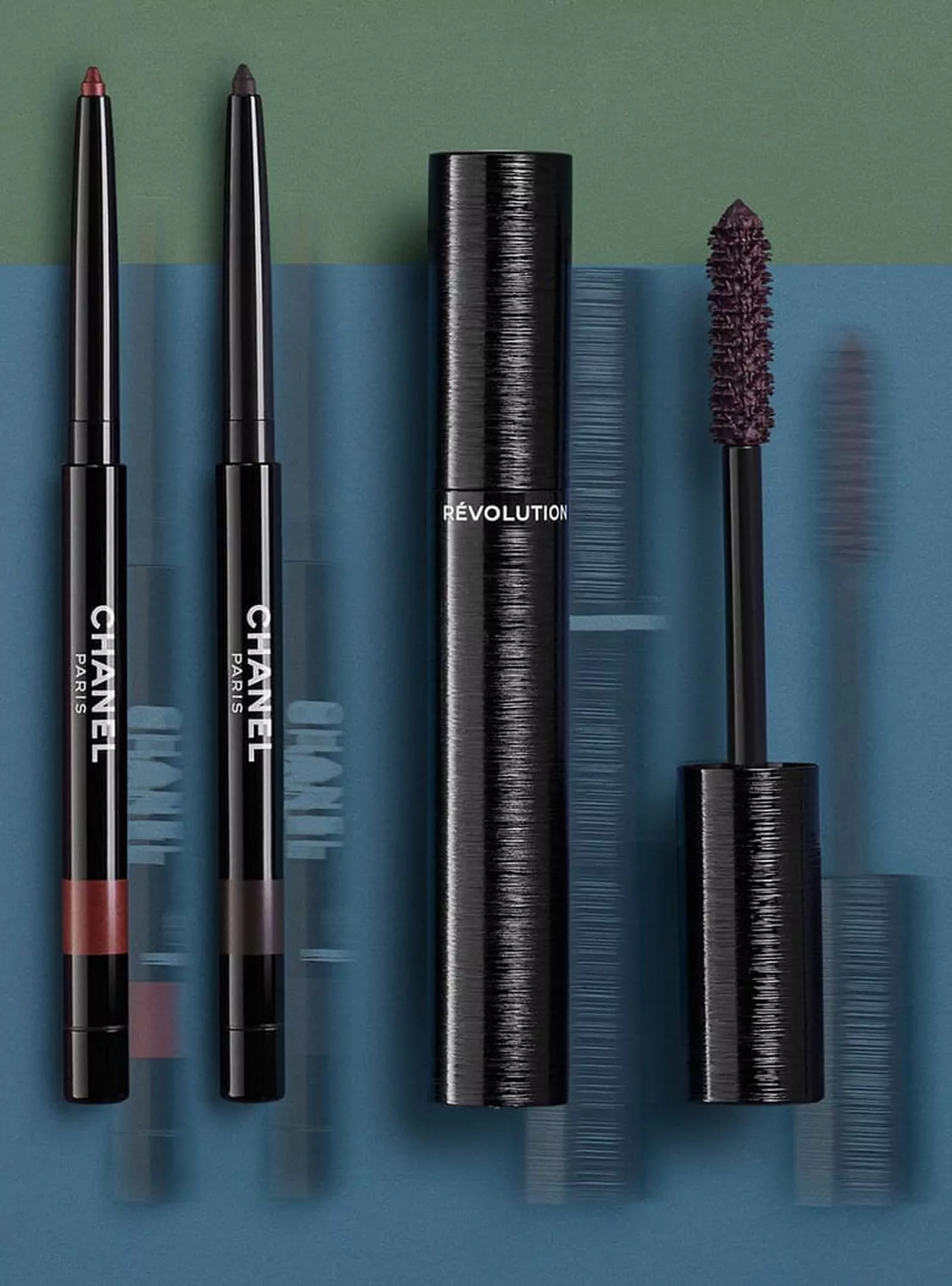 Chanel, водостойкий карандаш для глаз Stylo Yeux Waterproof, оттенки: 928 Eros бордовый (новая версия), 945 Black Wood темно-коричневый; тушь для экстремального объема ресниц с 3D щеточкой Le Volume Révolution De Chanel Chanel Stylo Yeux Waterproof, оттенки: 928 Eros, 945 Black Wood, Le Volume Révolution De Chanel, оттенок 27 Deep Eros