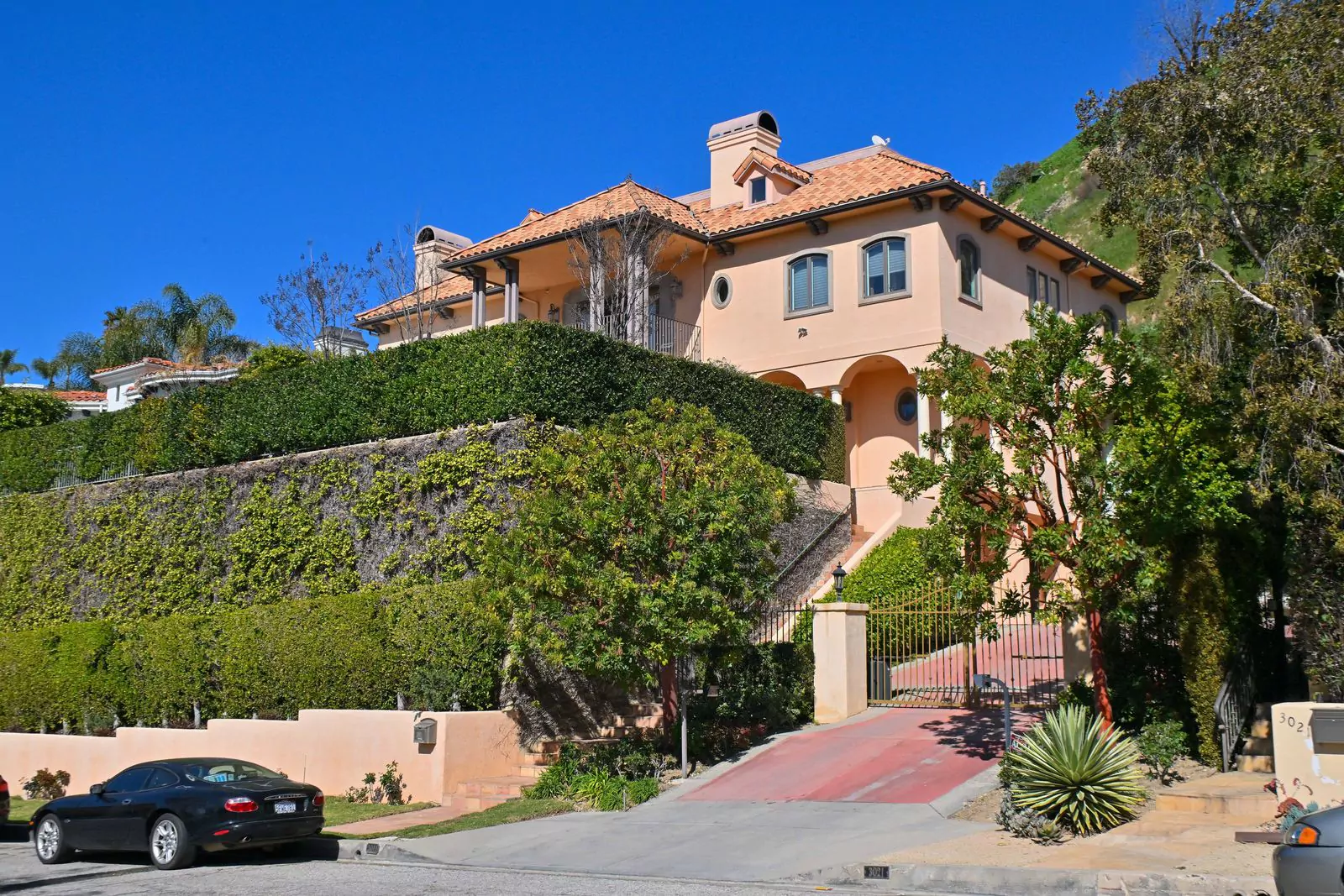 Дом в Лос-Анджелесе, в котором скончалась Рэкел Уэлч в возрасте 82 лет, 15 февраля 2023 г.
