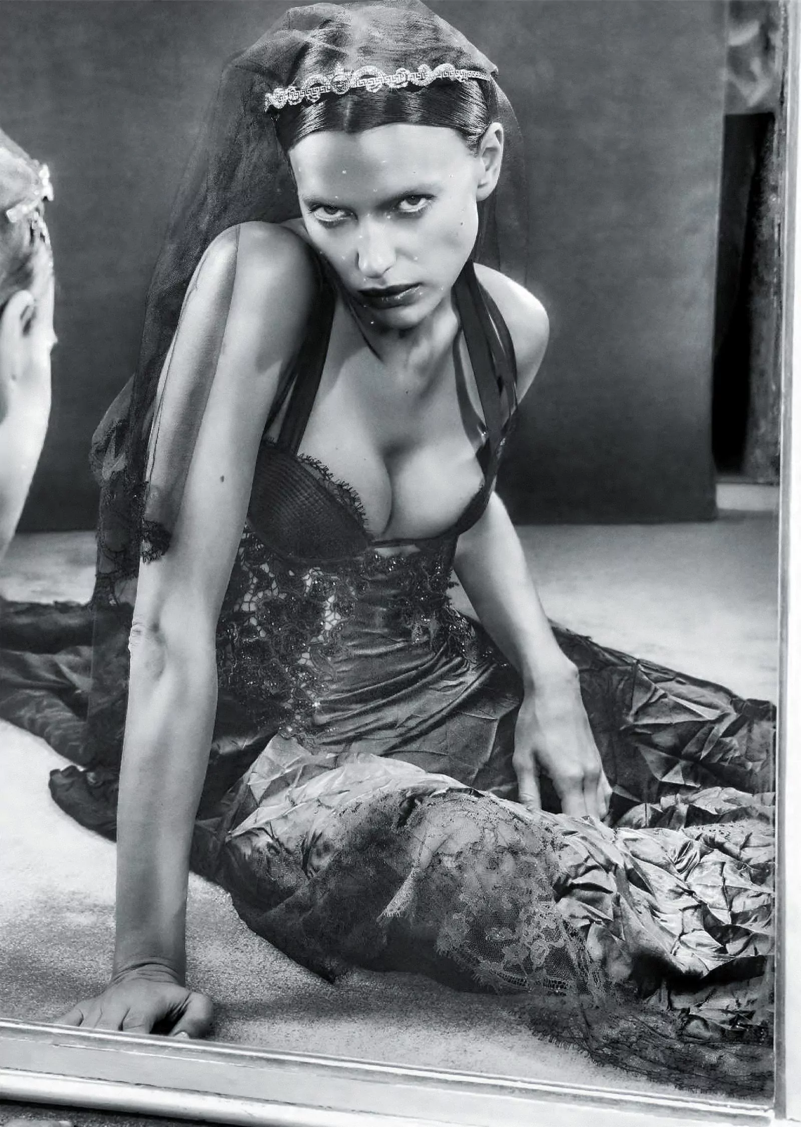 Ирина Шейк в объективе Елизаветы Породиной для февральского Vogue UK 2023, фото 1