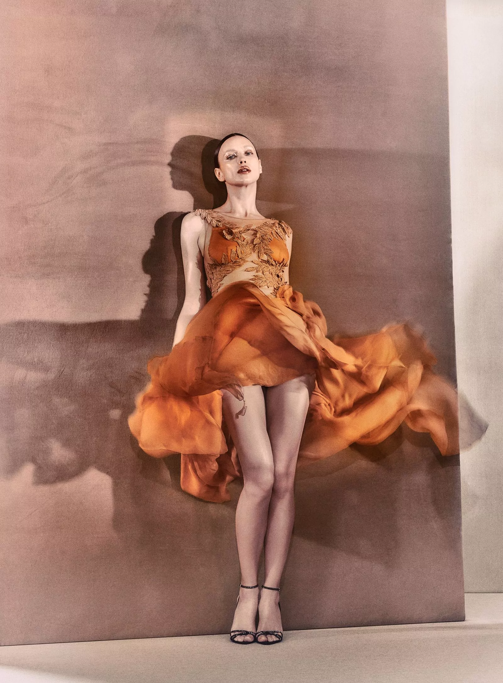 Ирина Шейк в фотосессии для февральского Vogue Arabia