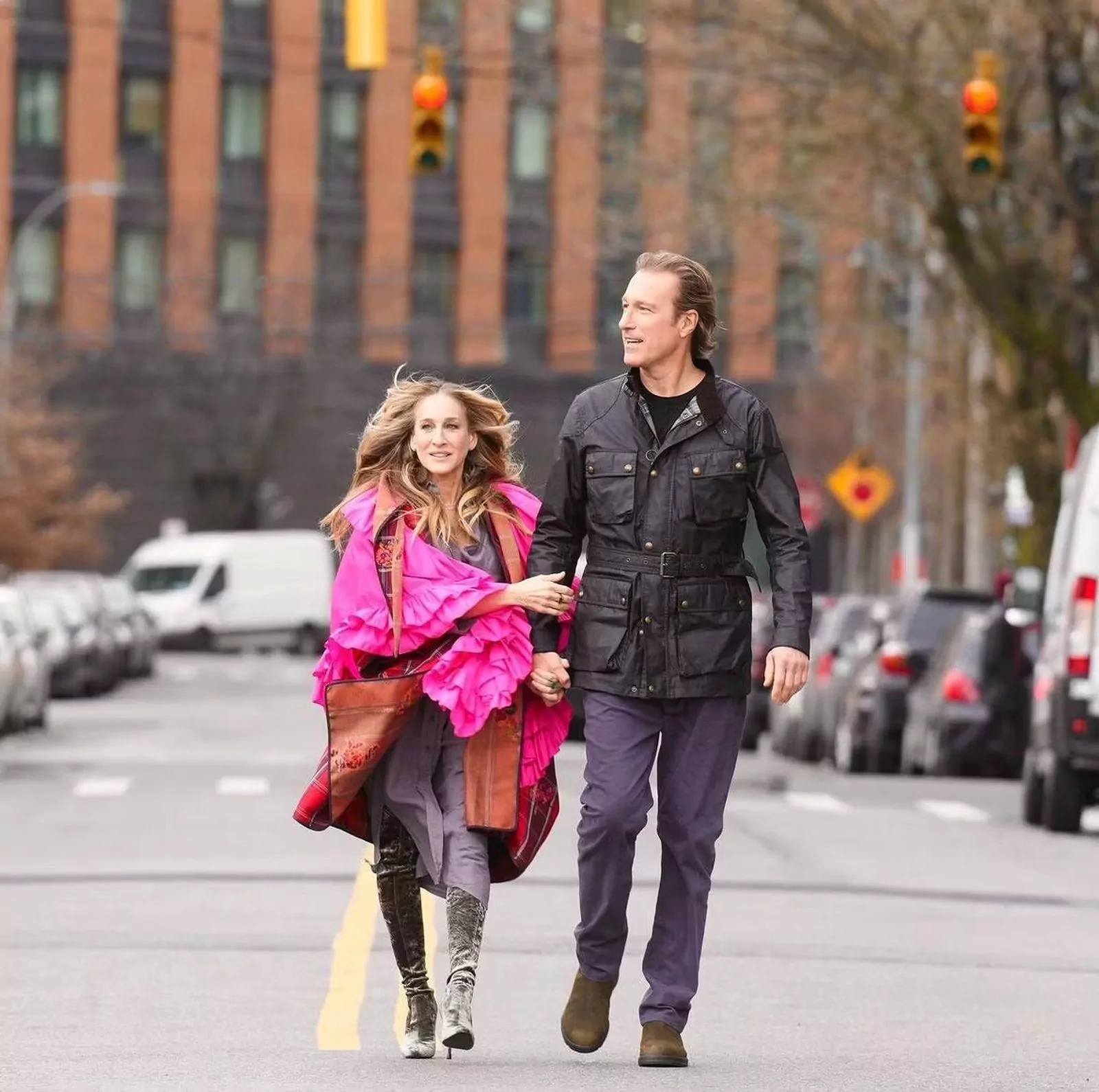 Кэрри Брэдшоу (Сара Джессика Паркер) и Эйден (Джон Корбетт) во втором сезоне сериала «И просто так…»