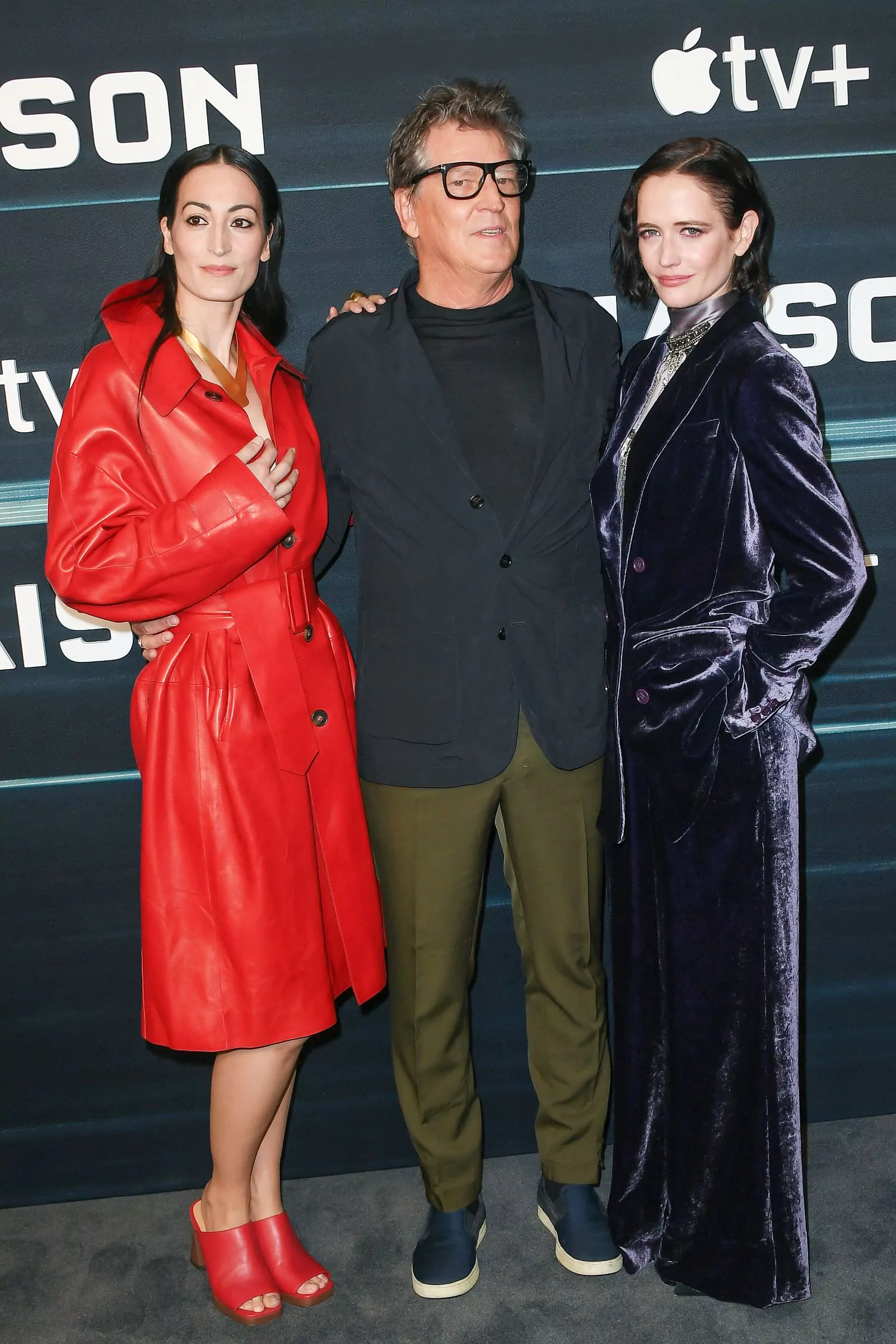 Летиция Эйдо, Стивен Хопкинс и Ева Грин на премьере сериала «Связь» в Париже, 12 февраля 2023 г.