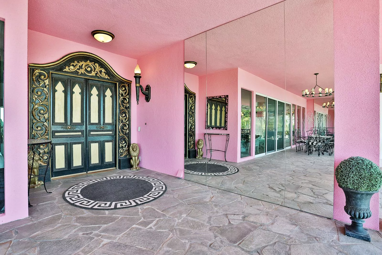 Знаменитое розовое поместье За За Габор в Палм-Спрингс, фото 13
