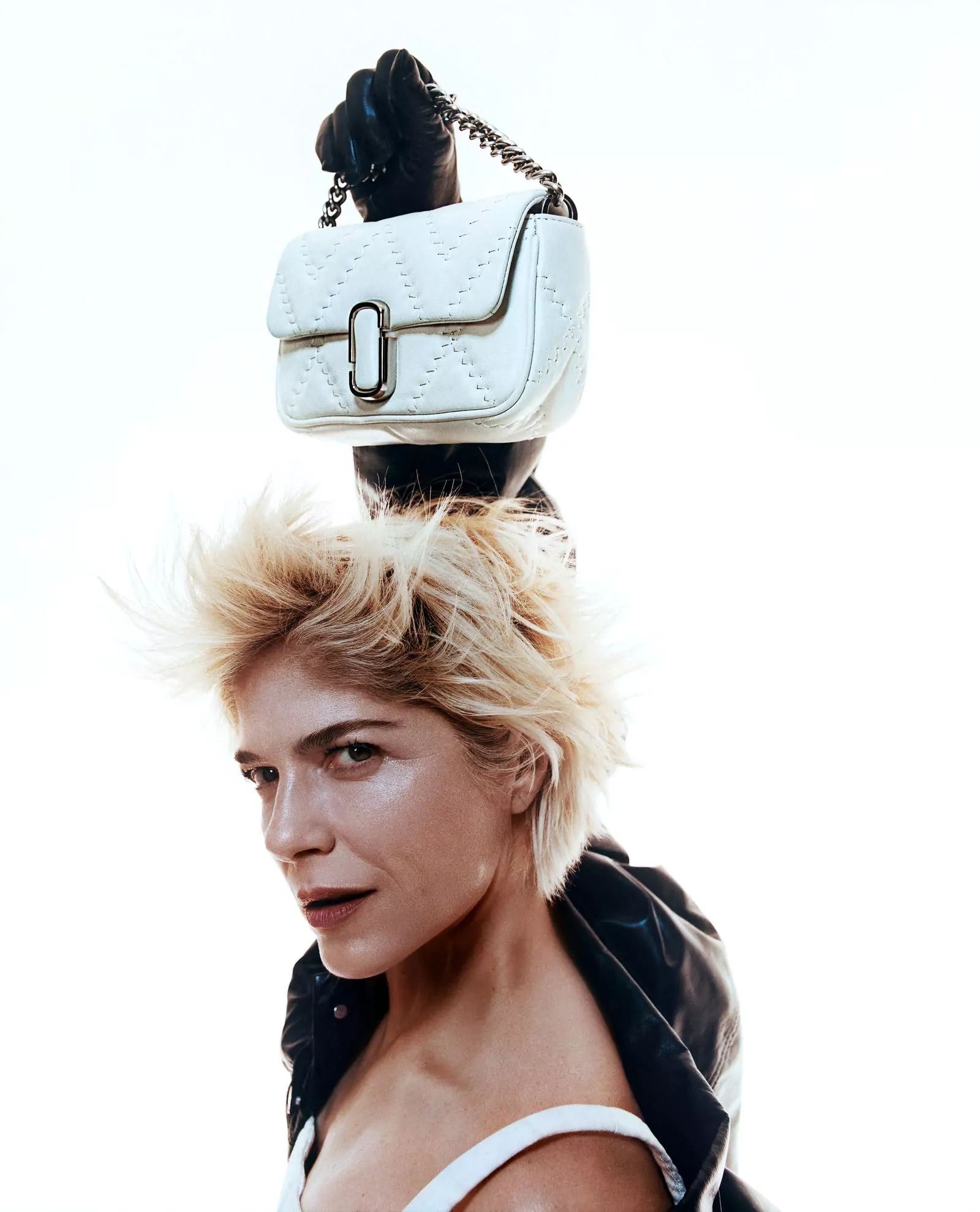 Сельма Блэр в рекламной кампании сумки Stam от Marc Jacobs, 8 марта 2023 г., фото 1