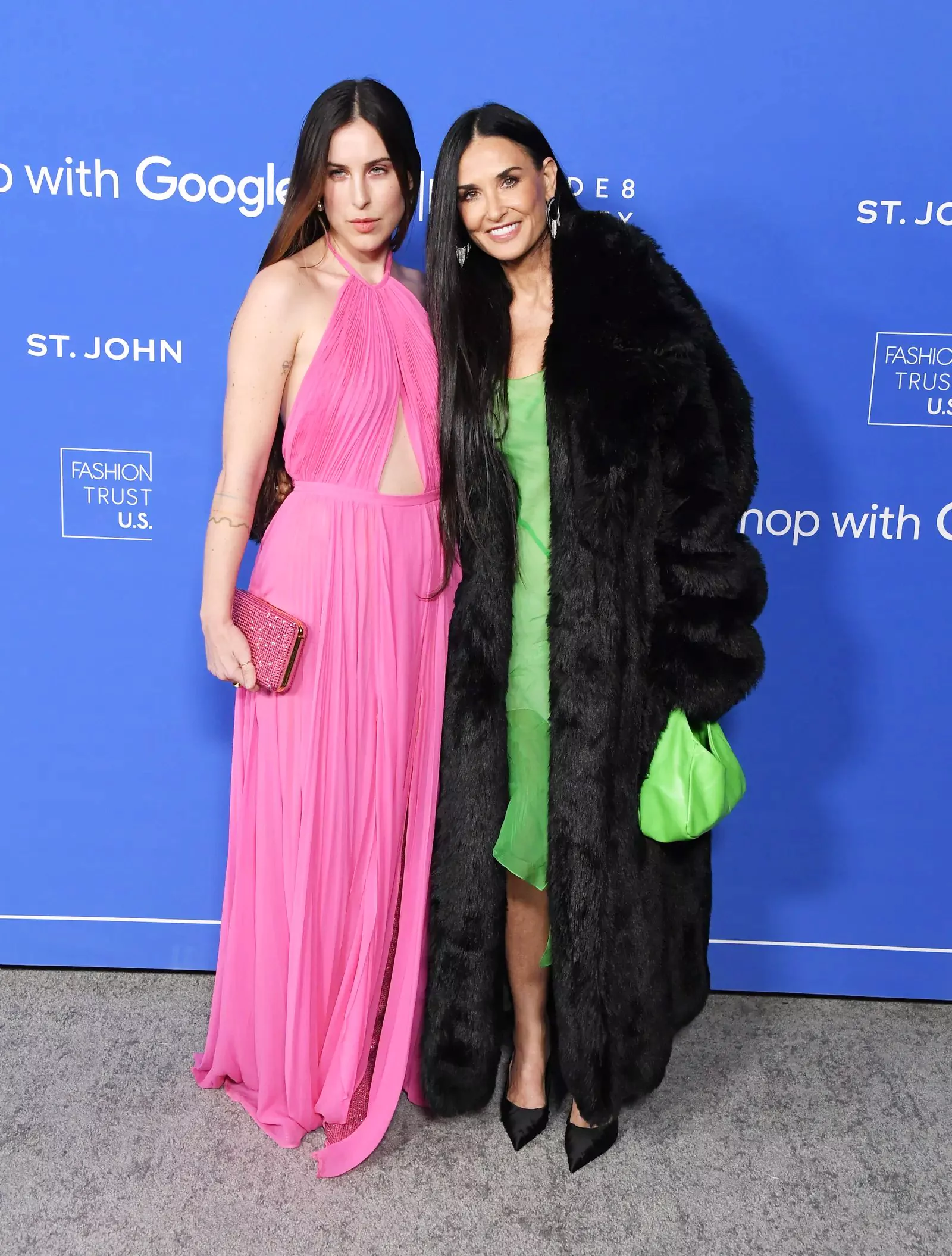 Деми Мур с дочерью Скаут ЛаРю Уиллис на церемонии вручения премий Fashion Trust US 2023 в Голливуде, 21 марта 2023 г.