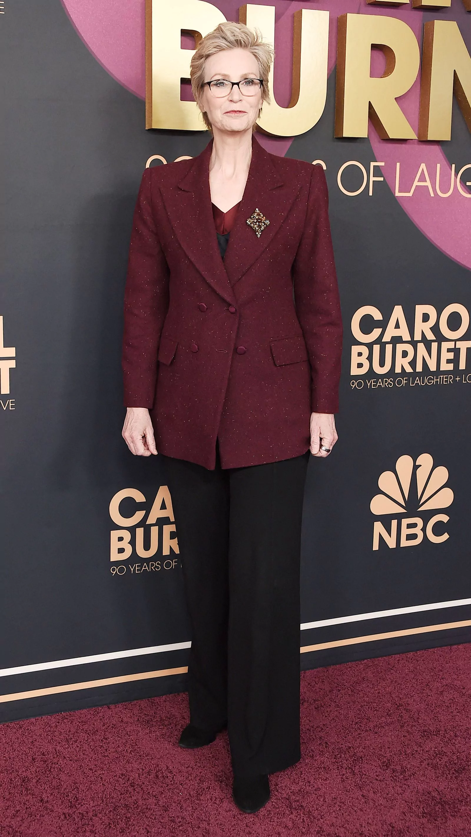 Джейн Линч на красной дорожке вечера в честь 90-летия Кэрол Бернетт в Голливуде, 2 марта 2023 г., фото 1