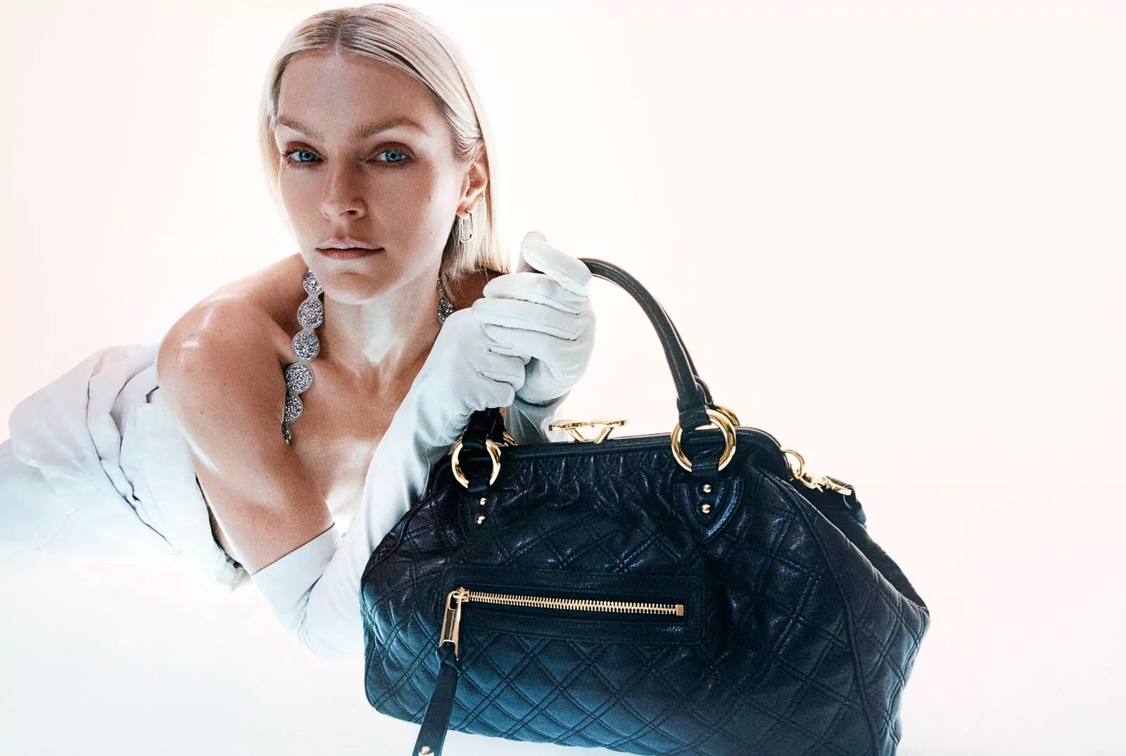 Джессика Стэм в рекламной кампании сумки Stam от Marc Jacobs, 8 марта 2023 г.
