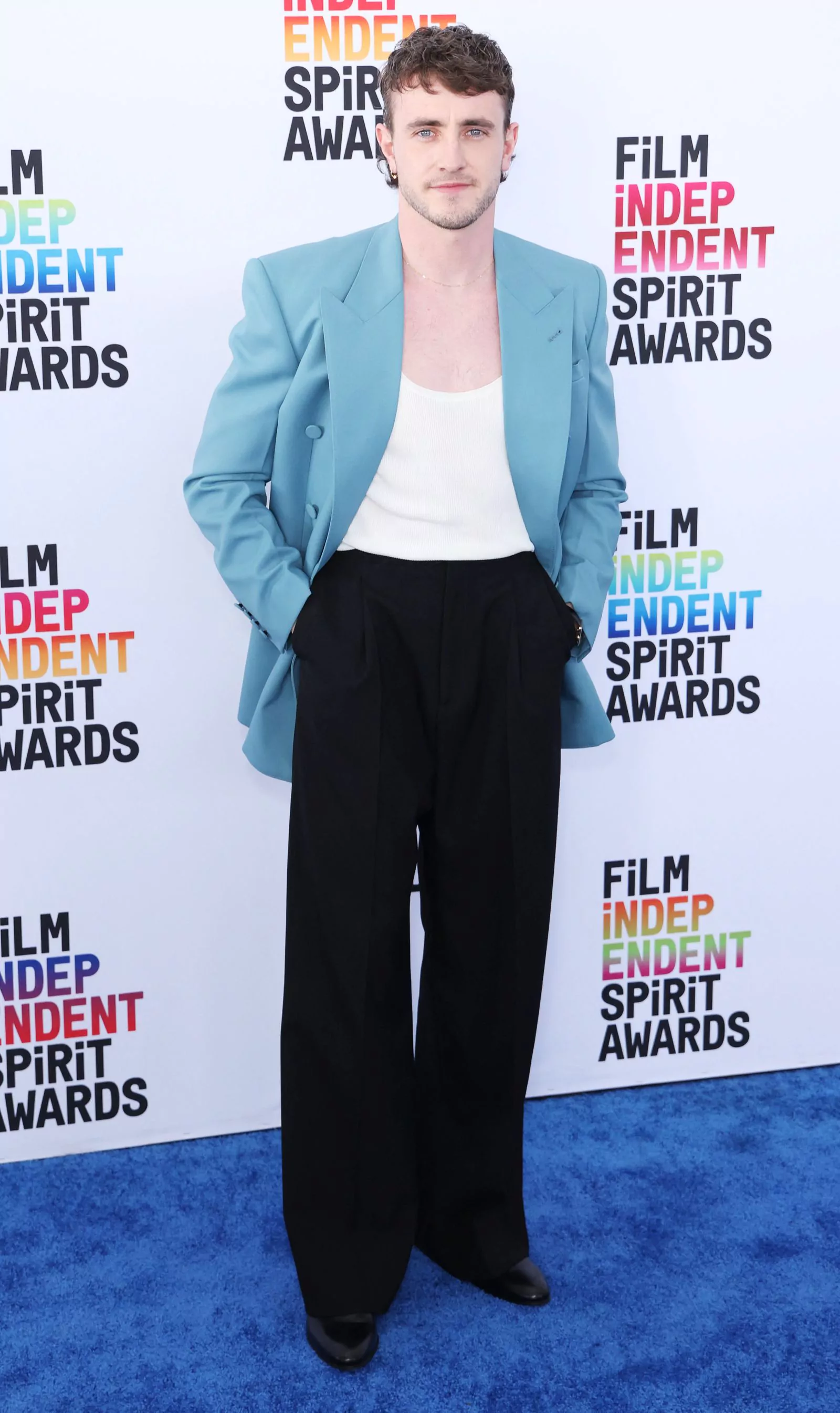 Пол Мескал на церемонии Film Independent Spirit Awards 2023 в Санта-Монике, 4 марта 2023 г., фото 1