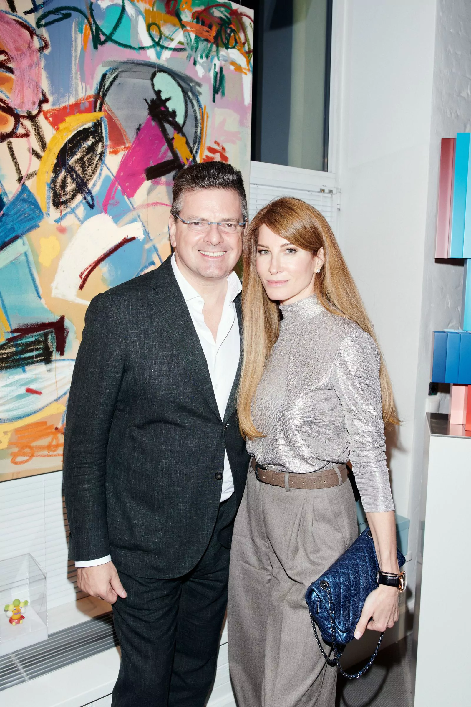 Константин Андрикопулос и Ольга Цыпкина на открытии выставки Маркоса Анзиани в Askeri Gallery, 26 апреля 2023 г.