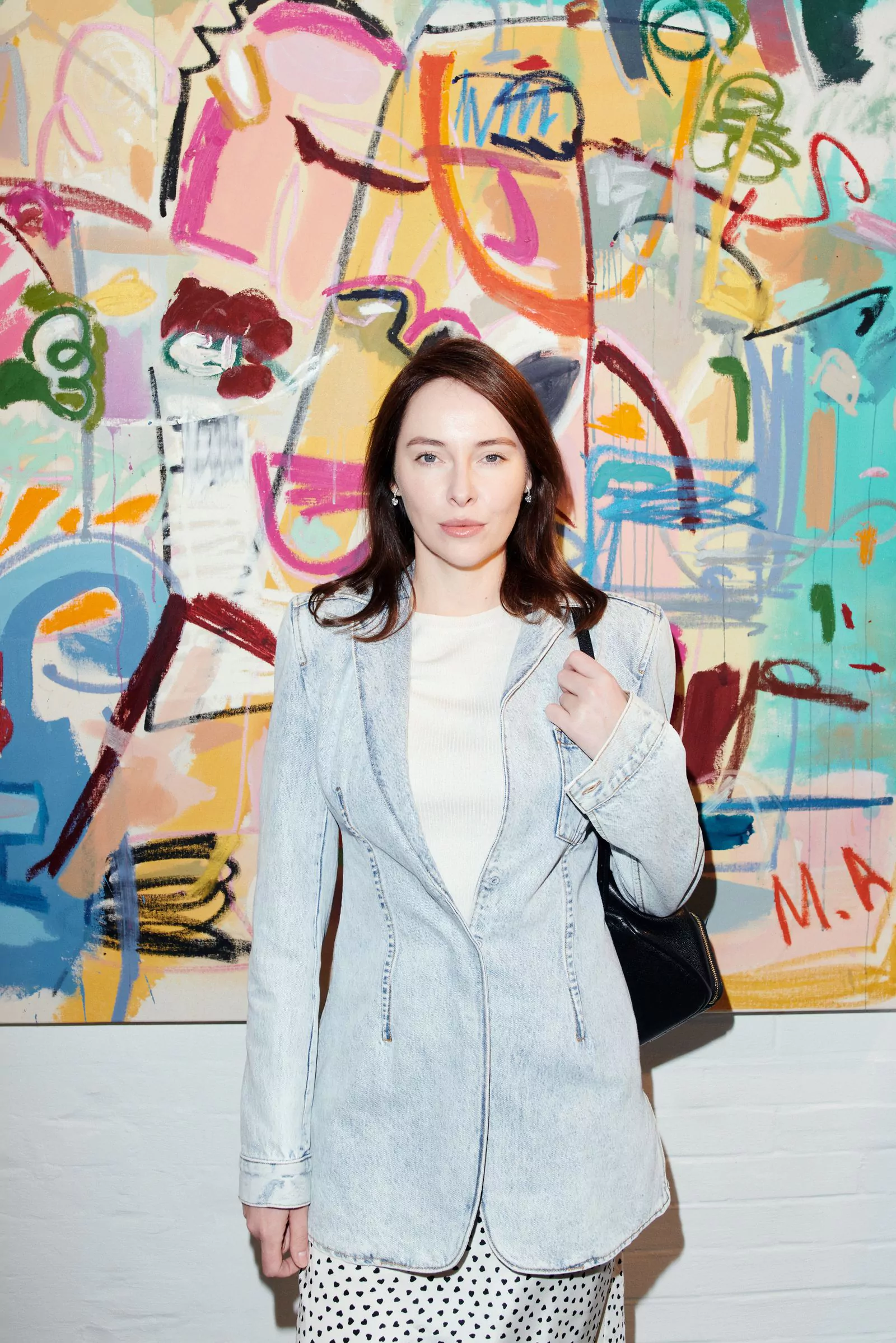 Ирина Зарькова на открытии выставки Маркоса Анзиани в Askeri Gallery, 26 апреля 2023 г.