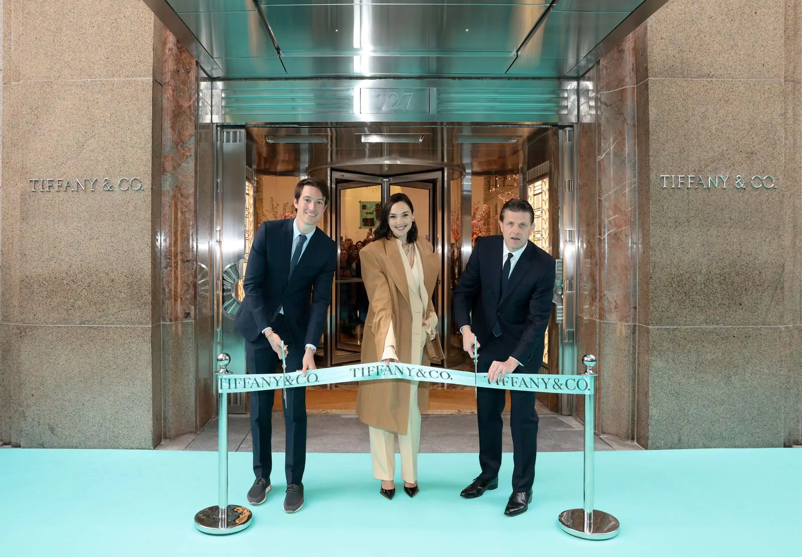 Александр Арно, Галь Гадот и Энтони Ледру на открытии магазина Tiffany & Co., фото 2