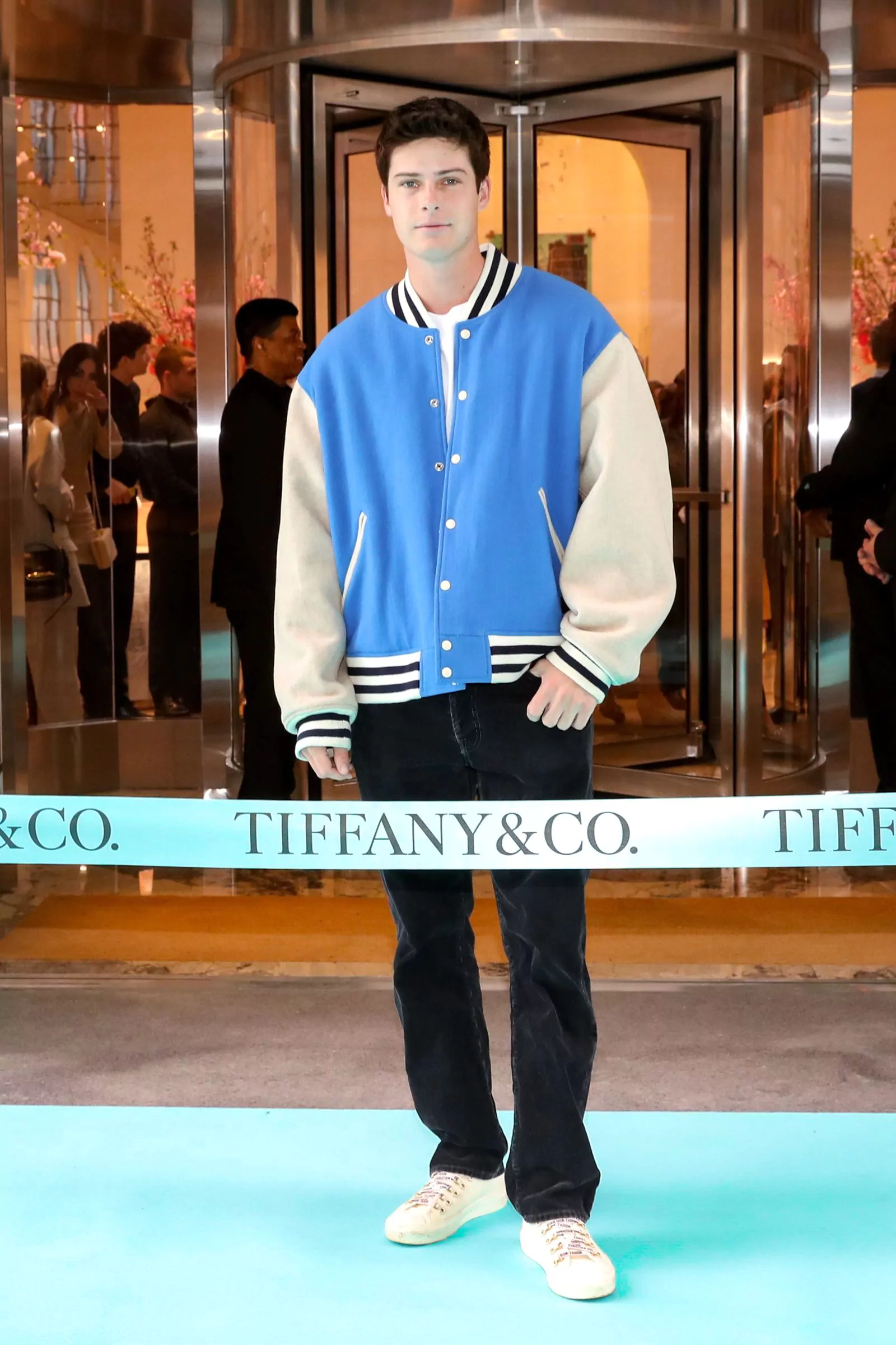Блейк Грей на открытии магазина Tiffany & Co.