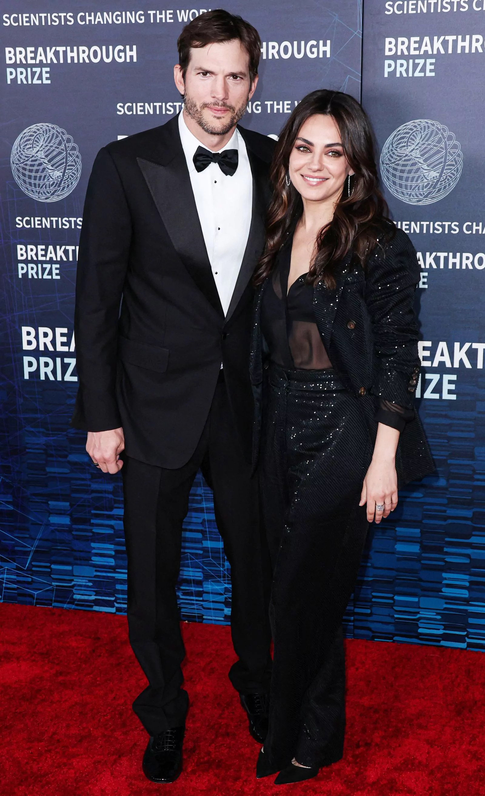 Эштон Катчер с женой Милой Кунис на 9-й ежегодной церемонии вручения премии «Прорыв» в Лос-Анджелесе, 15 апреля 2023 г., фото 2