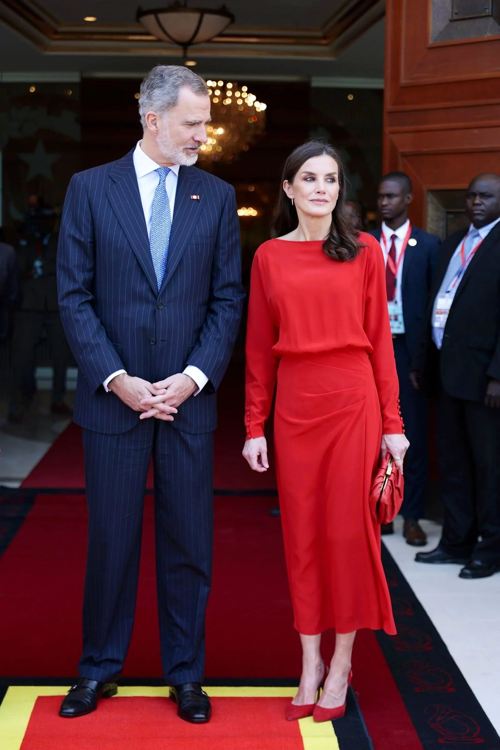 Король Испании Филипп VI и королева Летиция на встрече с председателем Национальной ассамблеи Анголы Каролиной Серкейрой в Луанде, 8 февраля 2023 г.