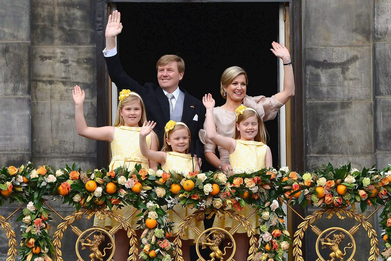 Король Виллем-Александр и королева Максима со своими дочерьми: принцессами Катариной-Амалией, Арианой и Алексией