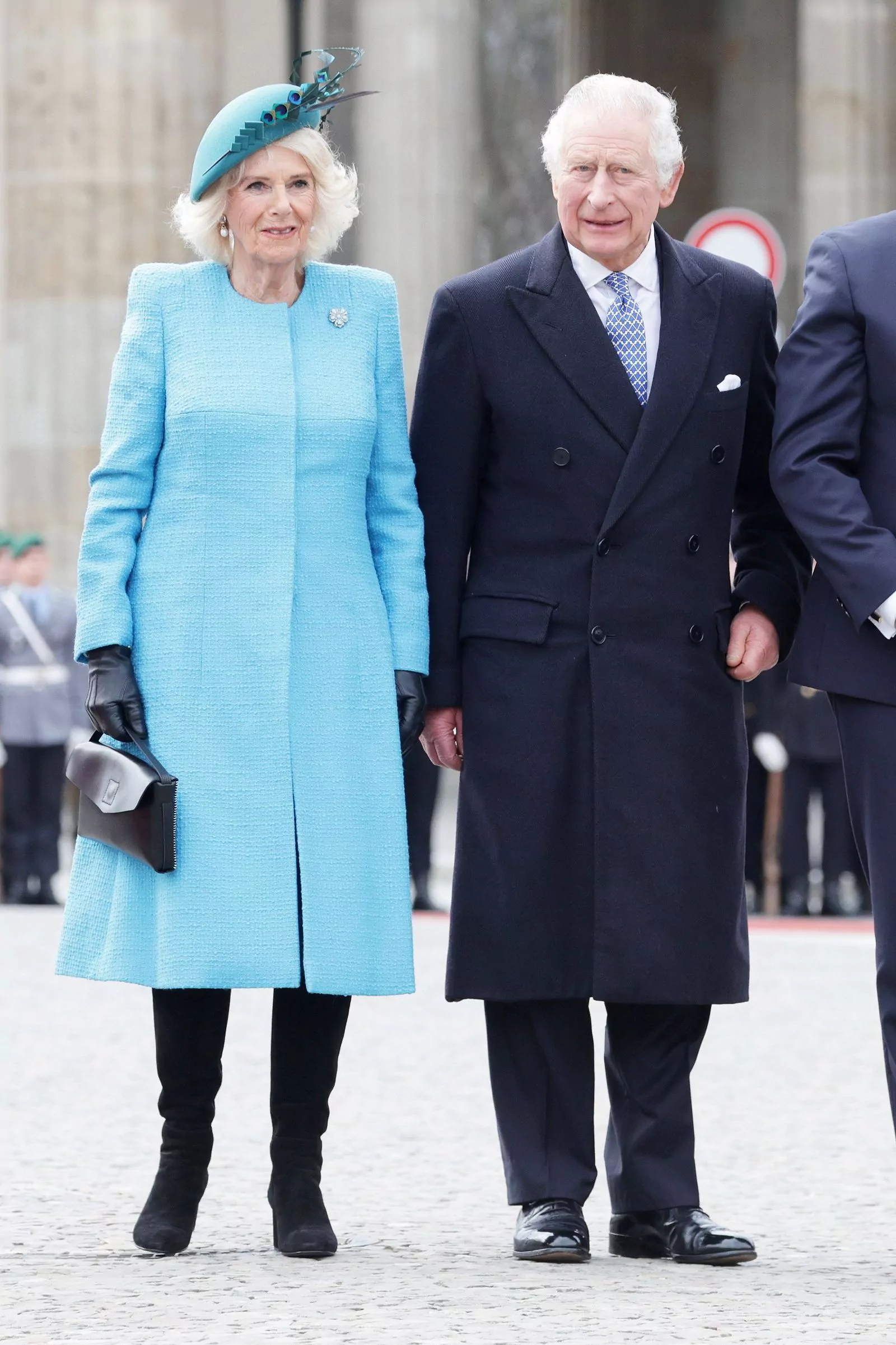Королева Камилла и король Карл III на церемонии приветствия у Бранденбургских ворот в Берлине, 29 марта 2023 г.