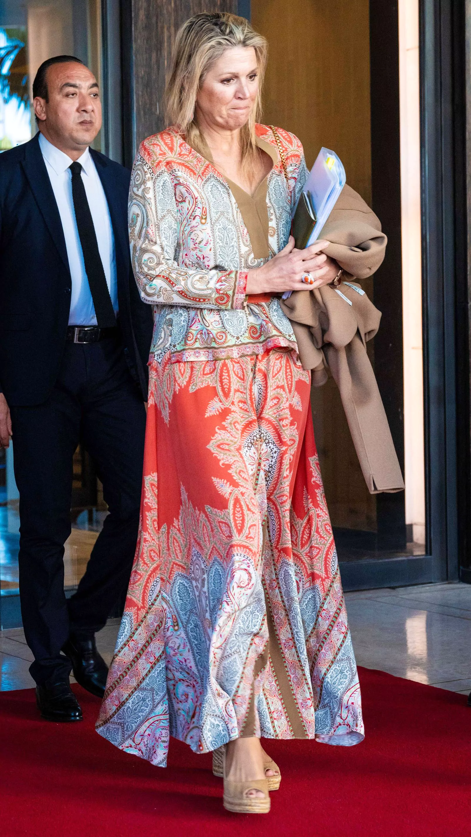 Королева Максима во время визита в Банк Африки в Касабланке в первый день трехдневного визита в Марокко, 20 марта 2023 г.
