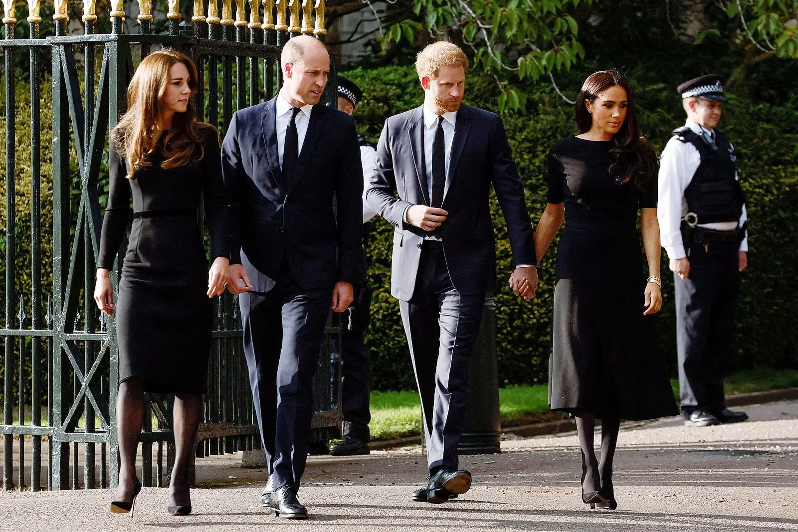 Принц Уильям, Кейт Миддлтон, принц Гарри и Меган Маркл у Виндзорского замка