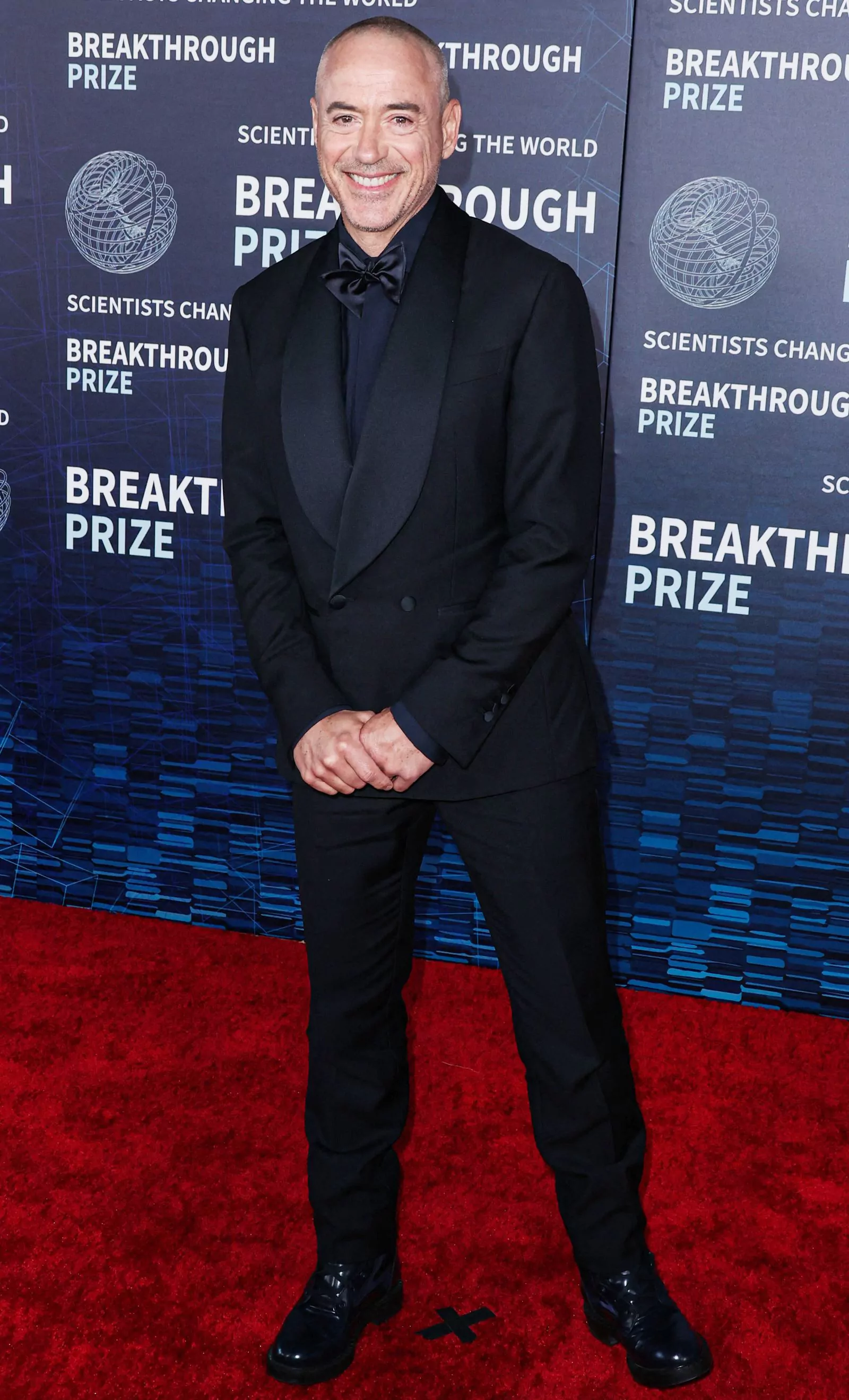 Роберт Дауни-младший на 9-й ежегодной церемонии вручения премии «Прорыв» в Лос-Анджелесе, 15 апреля 2023 г.