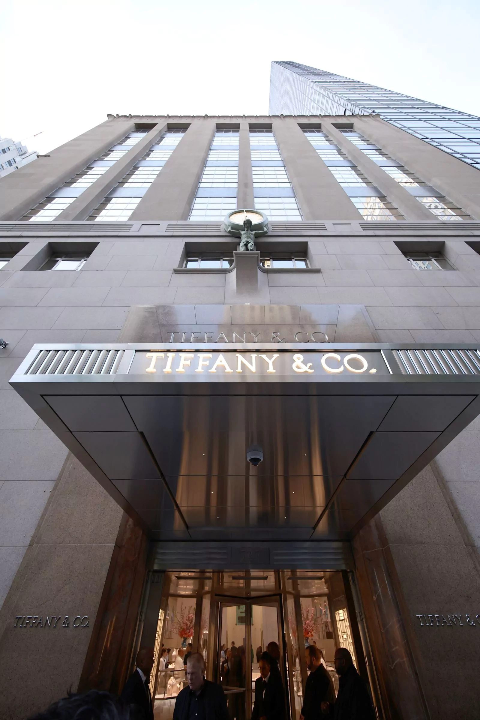 Tiffany & Co. распахнул двери нью-йоркского магазина, фото 2