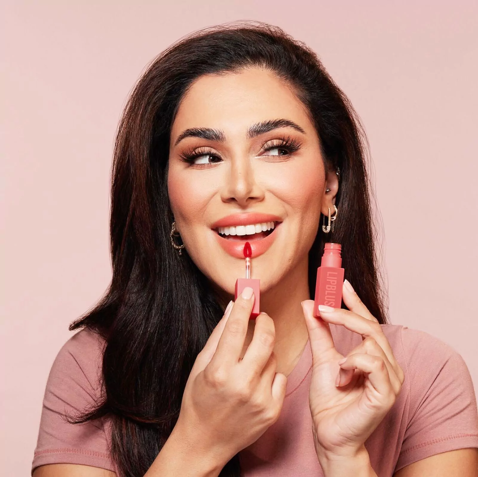 Худа Каттан представляет универсальный тинт Huda Beauty Lip Blush Creamy Lip & Cheek Stain для губ и скул, фото 3 Худа Каттан представляет тинт Huda Beauty Lip Blush Creamy Lip & Cheek Stain, фото 3