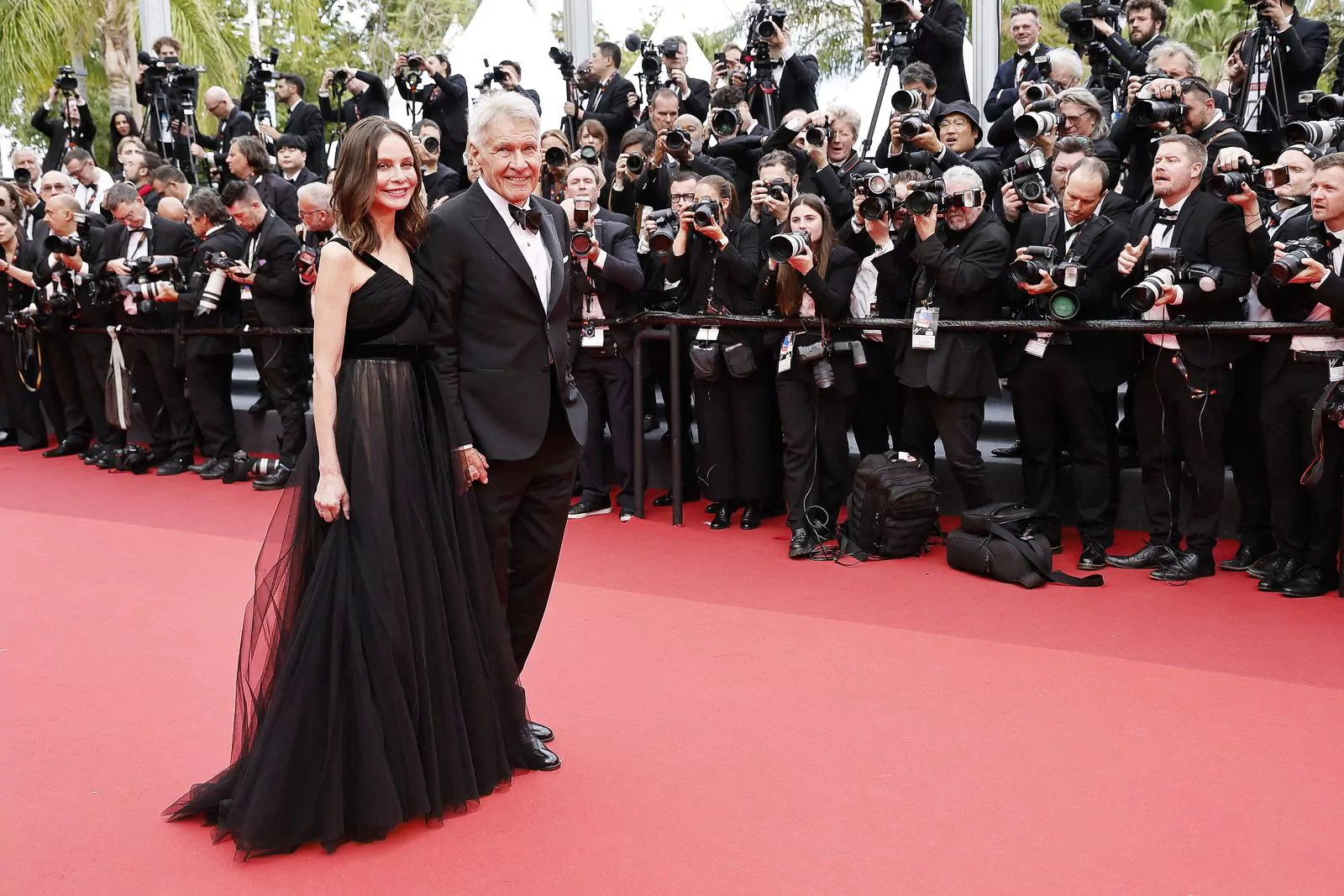 Калиста Флокхарт и Харрисон Форд на премьере ленты «Индиана Джонс и Колесо судьбы», 18 мая 2023 г., фото 3 Калиста Флокхарт и Харрисон Форд на премьере ленты «Индиана Джонс и Колесо судьбы» в Каннах, 18 мая 2023 г., фото 3