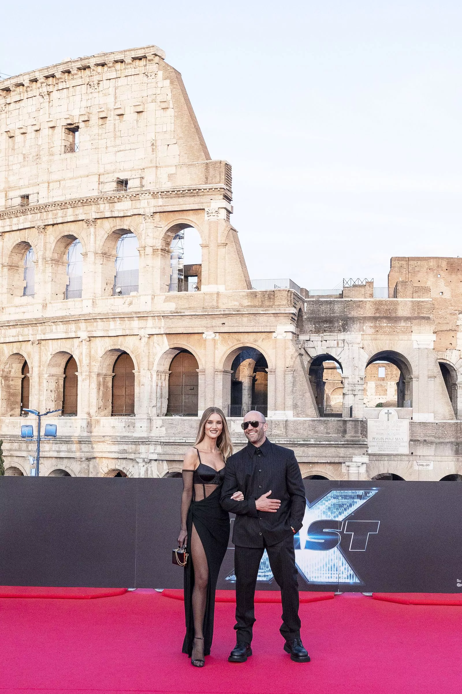 Роузи Хантингтон-Уайтли и Джейсон Стэтхэм на премьере фильма «Форсаж 10» в Риме, 12 мая 2023 г., фото 2