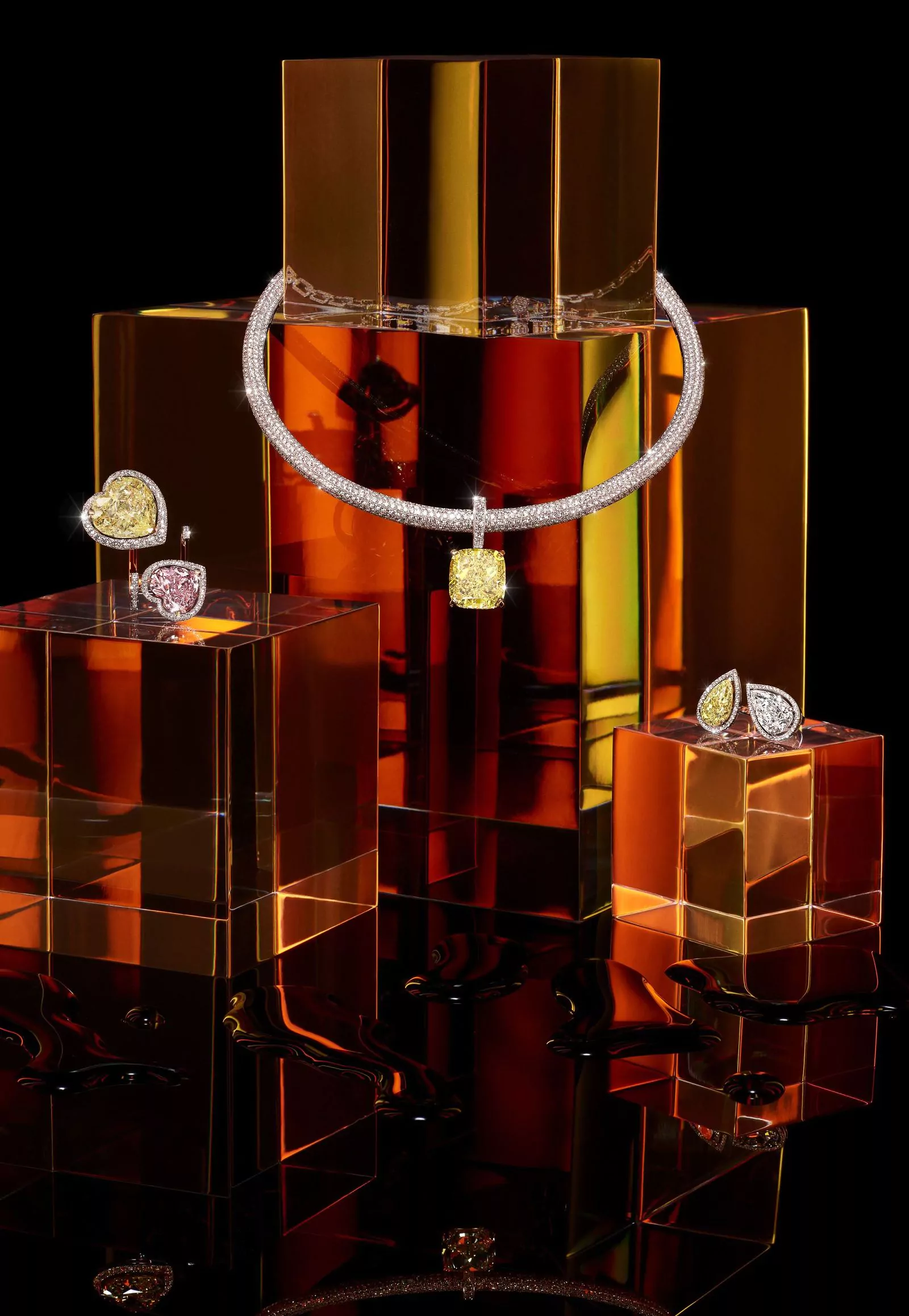 Кольцо Joy Cœur Toi & Moi с бриллиантами весом 25.07 карат, ожерелье Ultimate Party с бриллиантами весом 37.34 карат, кольцо Ultimate Party Toi & Moi с бриллиантами весом 7.31