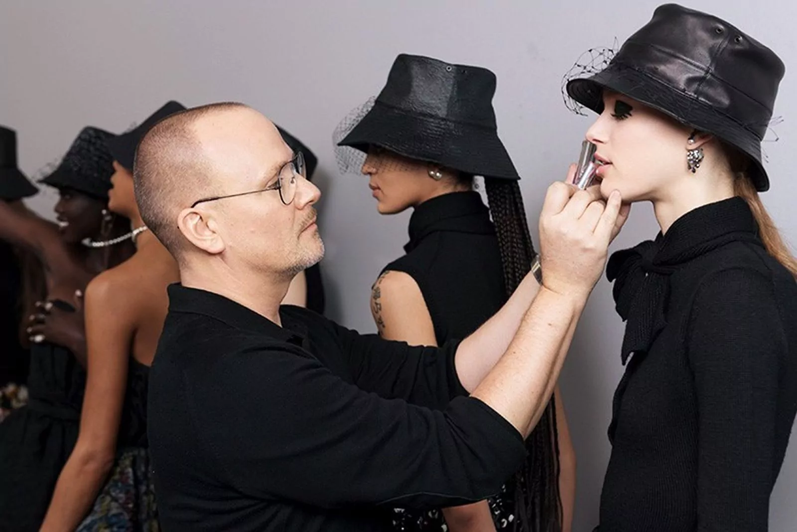 Графичный макияж на шоу Dior Ready-to-Wear осень-зима 2019/2020, фото 6