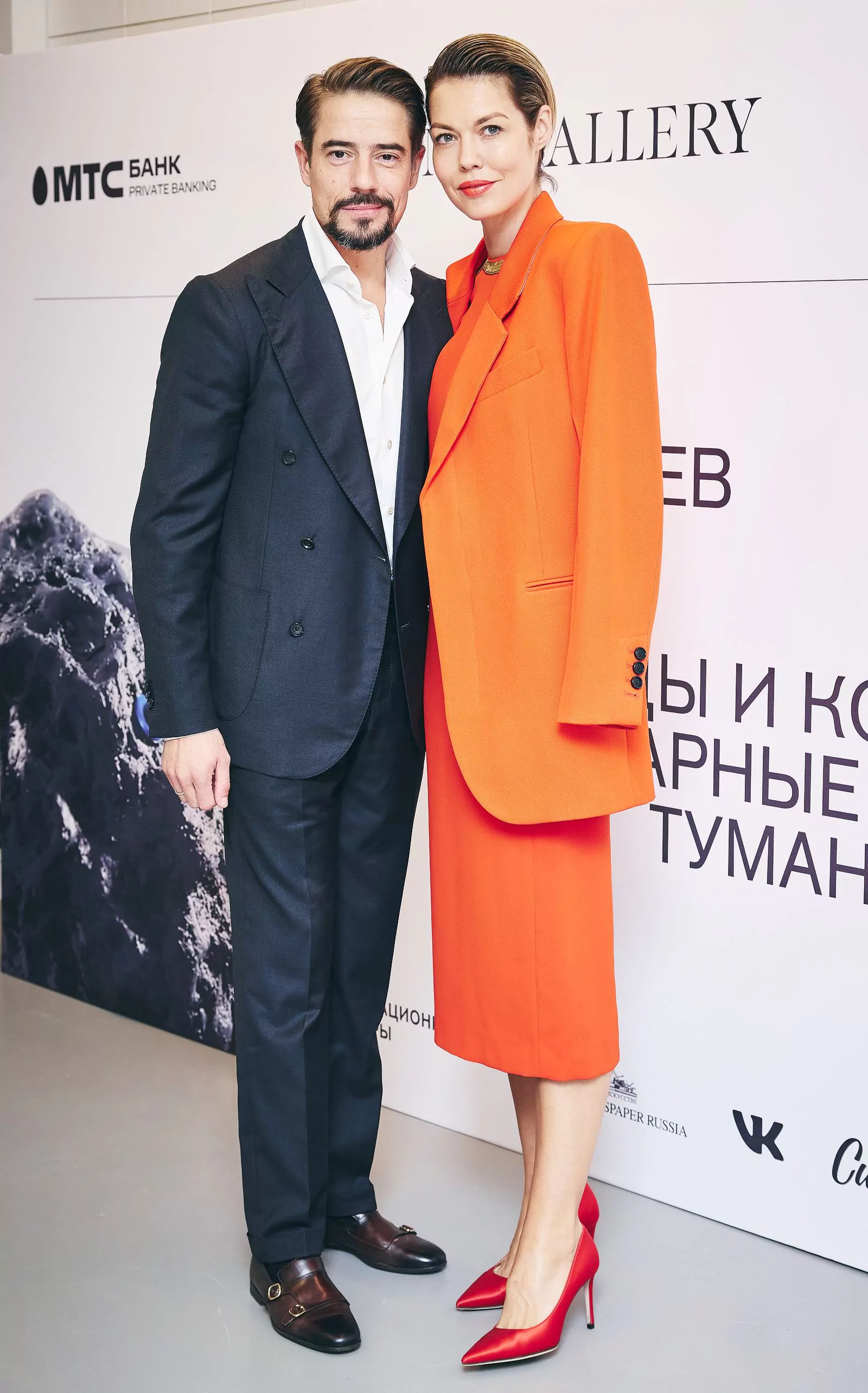 Артем и Юлия Акимовы на открытии выставки Ростана Тавасиева в Sistema Gallery, 12 сентября 2023 г.