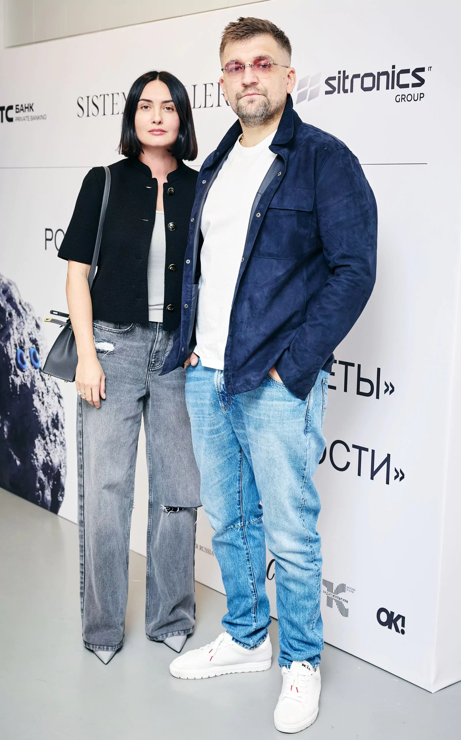 Елена Вакуленко (Пинская) и Василий Вакуленко (Баста) на открытии выставки Ростана Тавасиева в Sistema Gallery, 12 сентября 2023 г.