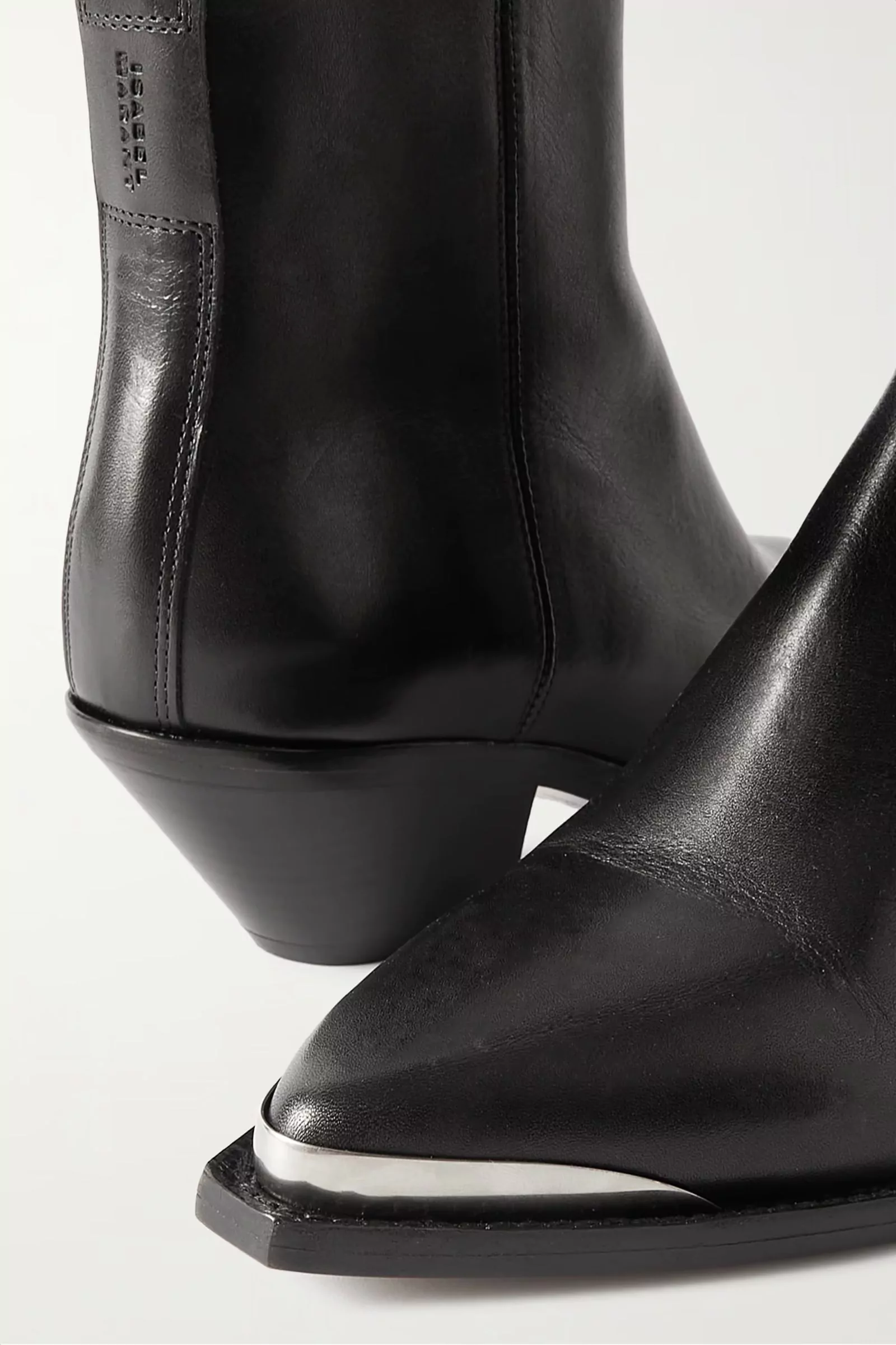 Тенденции обуви сезона 2023/24: черная кожа и блеск стали: Isabel Marant, фото 3