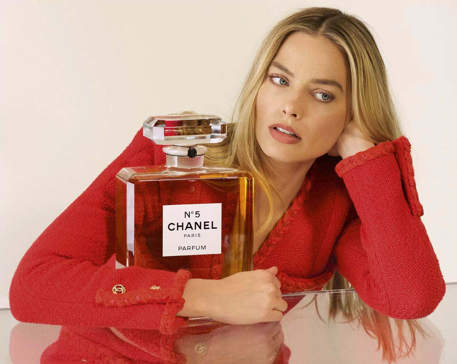 Марго Робби — новое лицо Chanel N°5