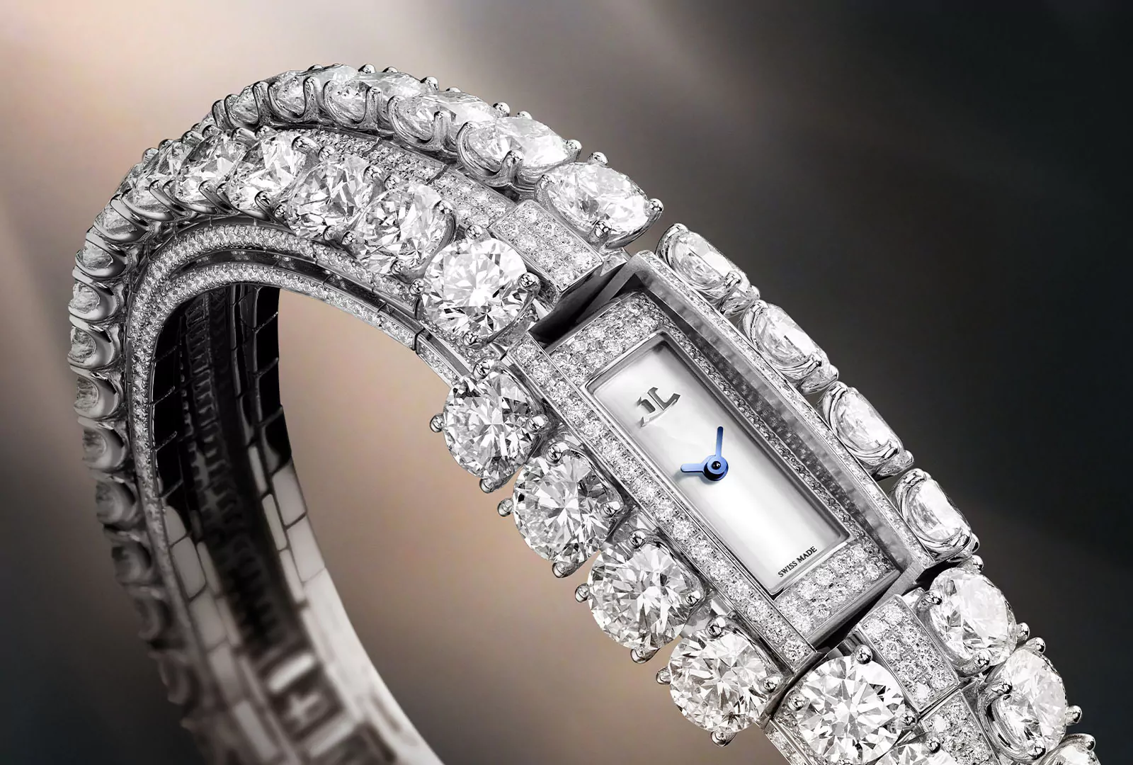 Подарок со смыслом: женские часы Jaeger-LeCoultre 101 Secrets