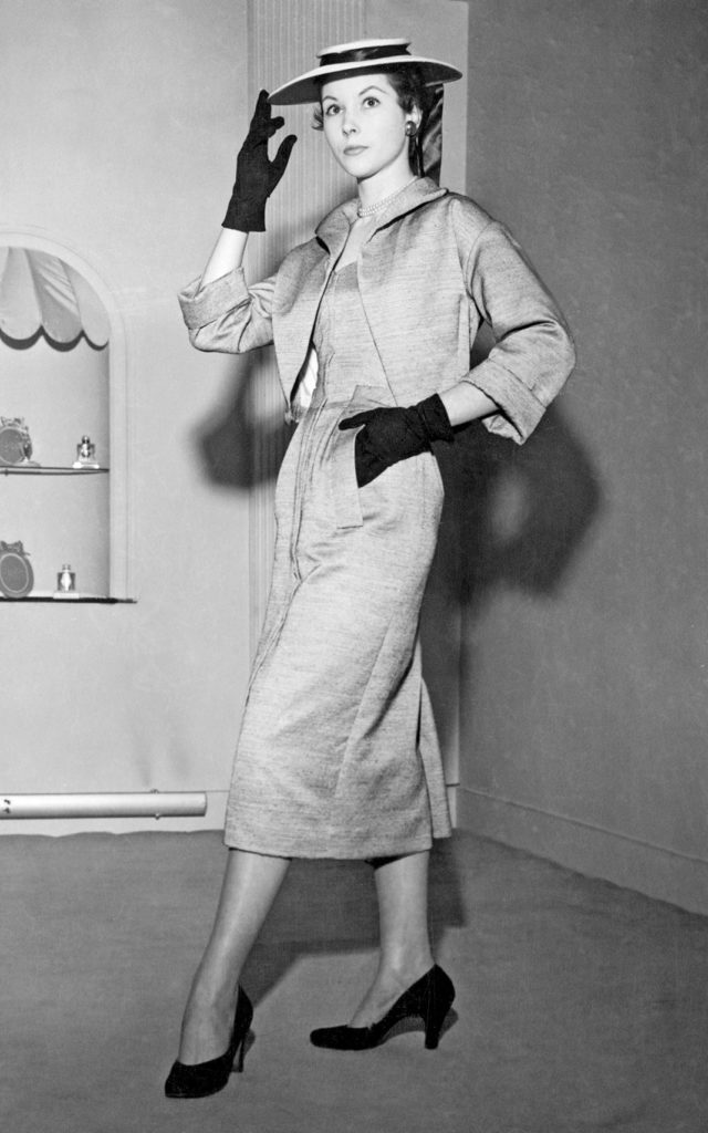 «Chevreuse», серый костюм из весенней коллекции Christian Dior London, 21 января 1954 г.